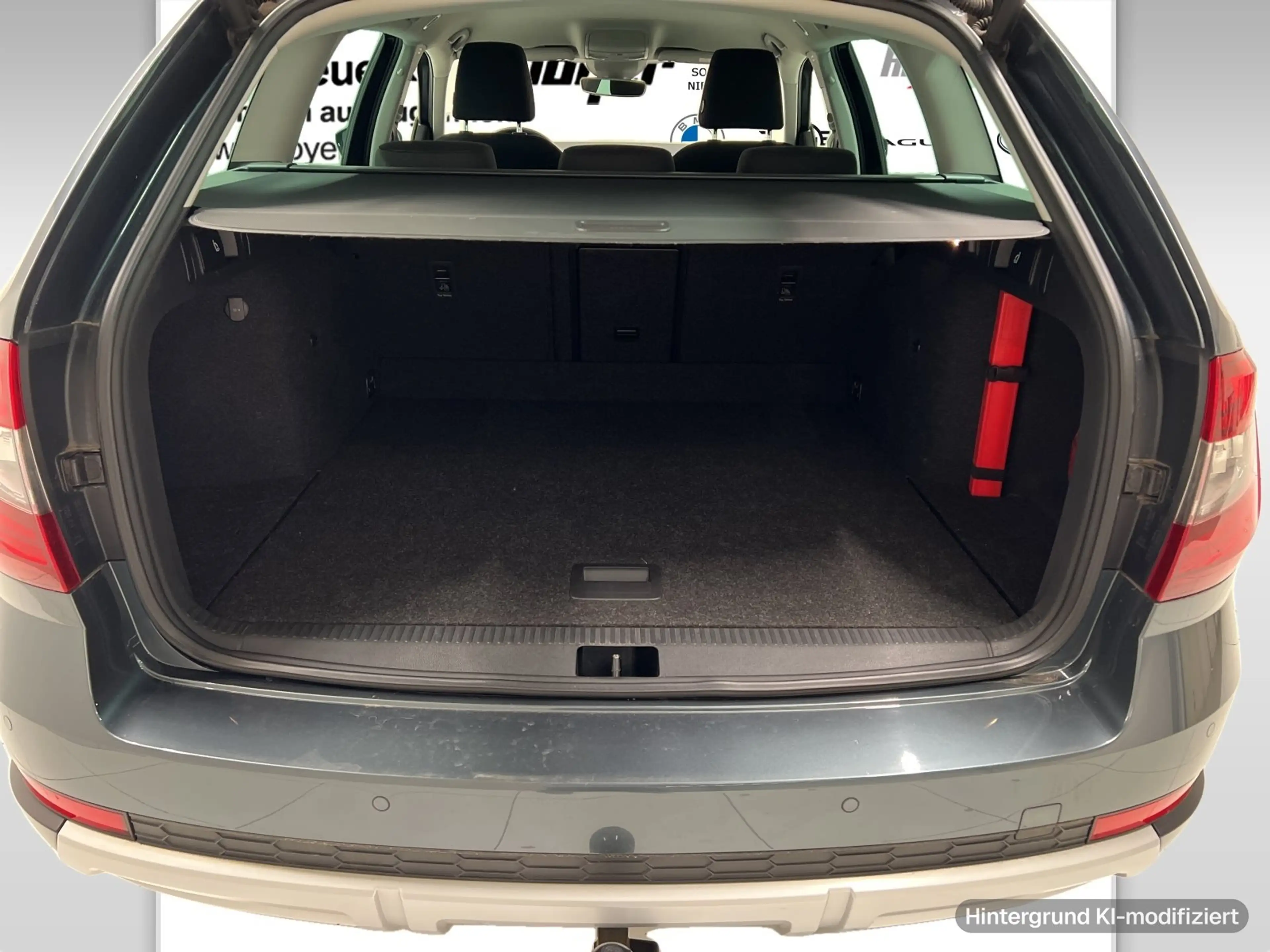 Skoda Octavia Combi 2.0 TDI 4x4 DSG Scout DAB LED RFK — photo 11
