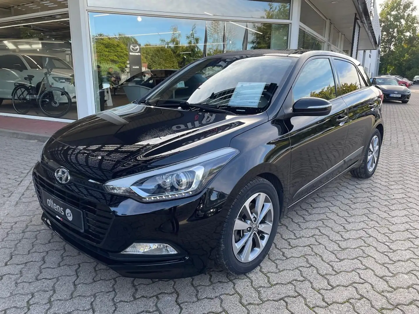 Hyundai i20 1.0i Turbo 120PS Sonderedition YES! Plus, Panorama Schwarz - 2