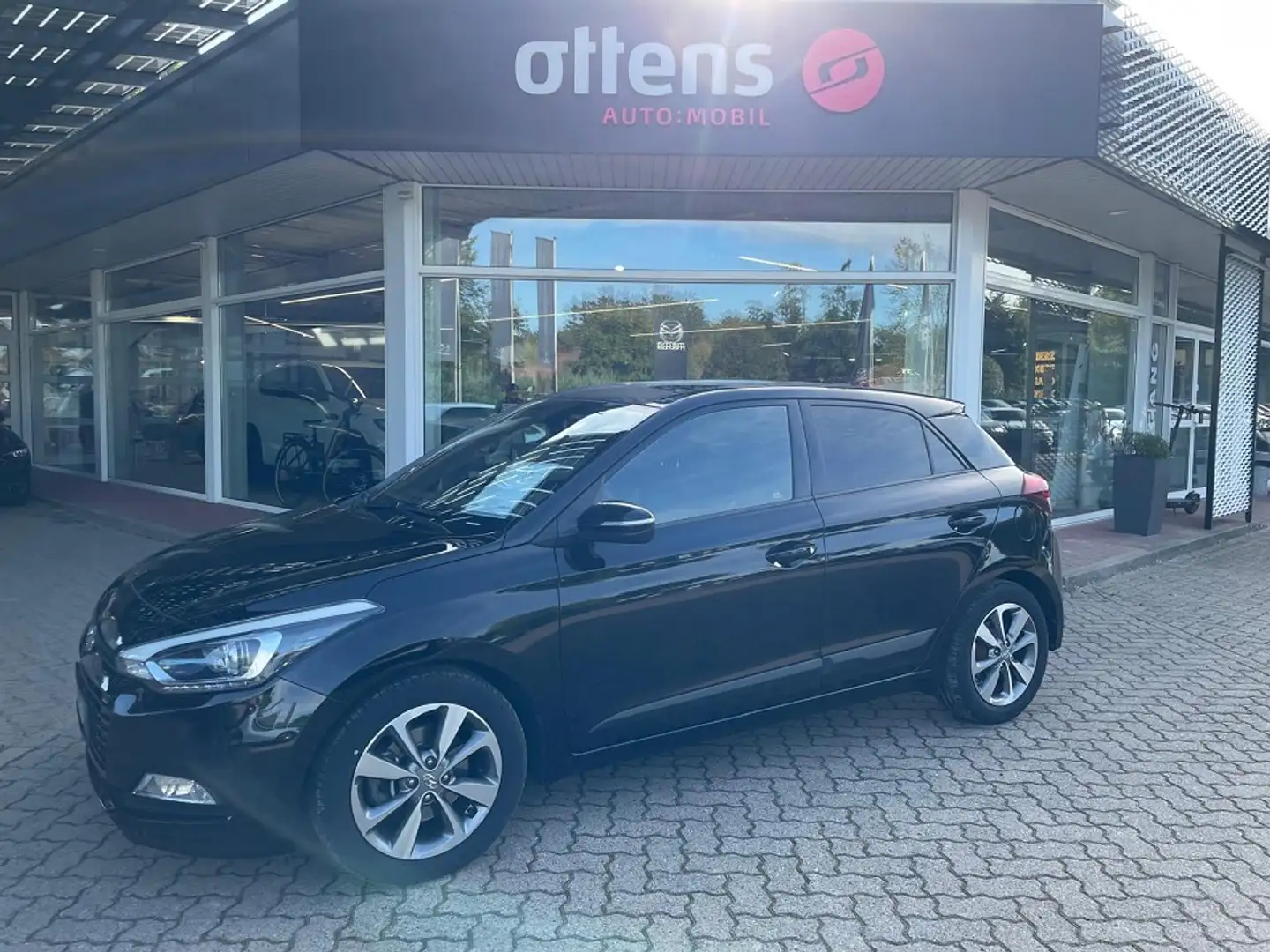 Hyundai i20 1.0i Turbo 120PS Sonderedition YES! Plus, Panorama Schwarz - 1