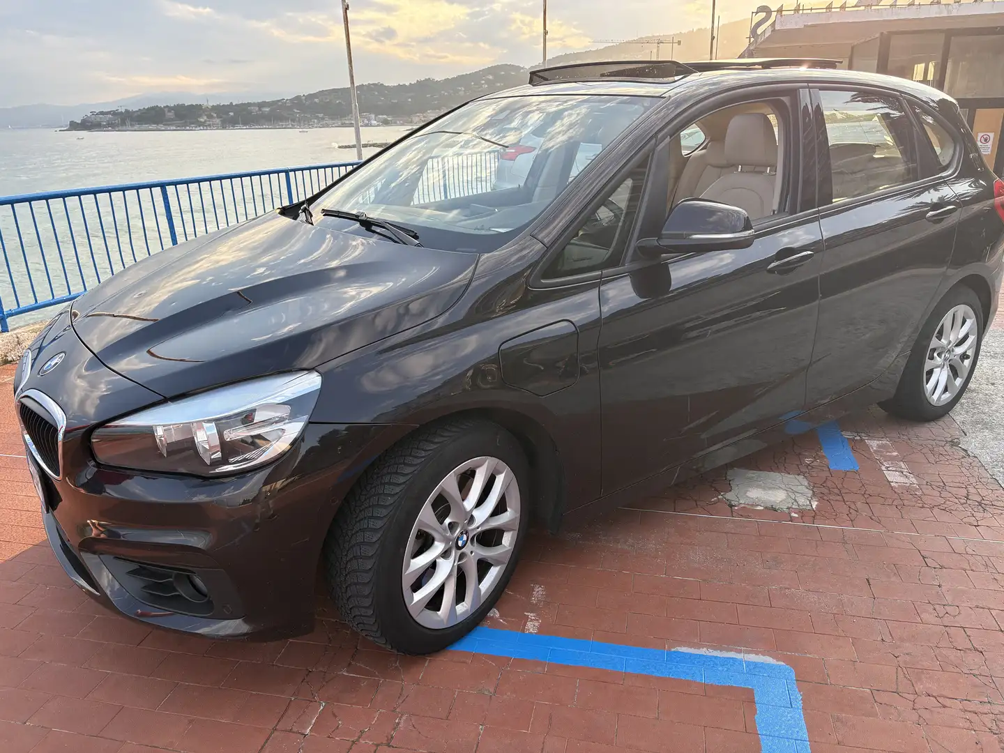 BMW 225 plugin 4x4 Luxury auto Nero - 1