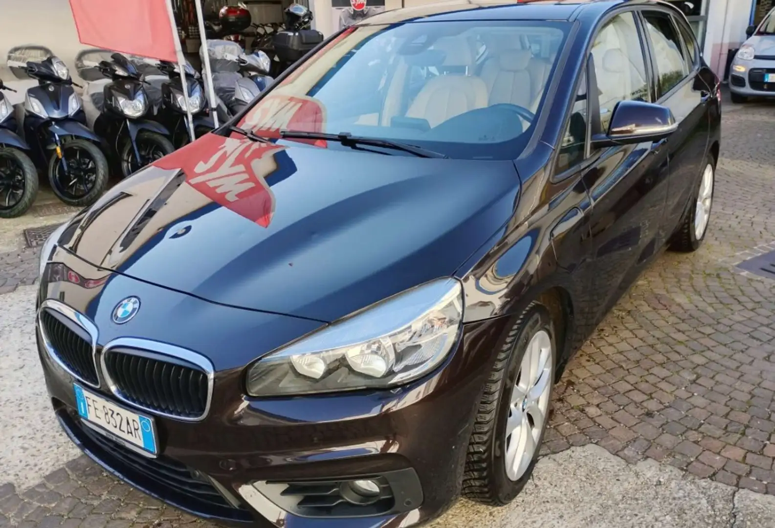 BMW 225 plugin 4x4 Luxury auto Nero - 2