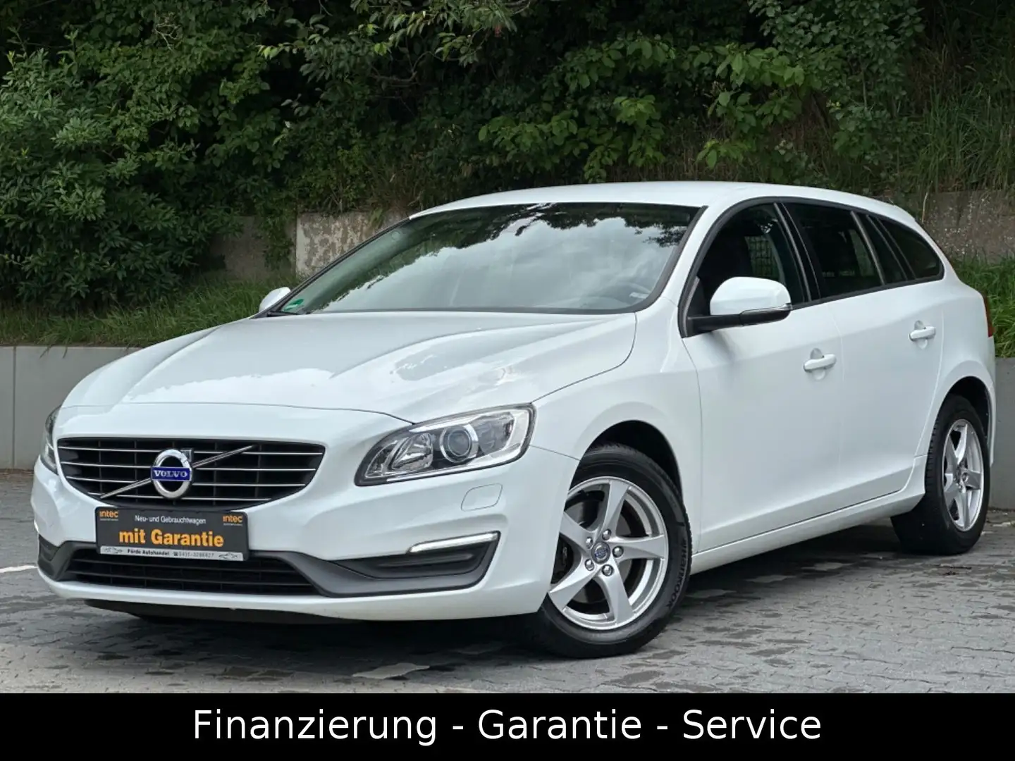 Volvo V60 2.0D Business/AUTOMATIK/LEDER/XENON/DIGITAL Weiß - 1