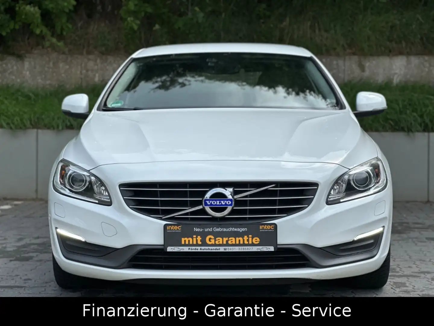 Volvo V60 2.0D Business/AUTOMATIK/LEDER/XENON/DIGITAL Weiß - 2