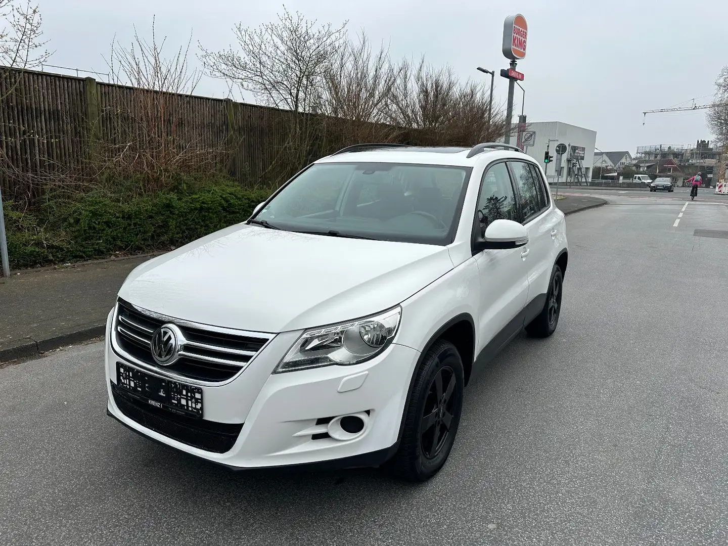 Volkswagen Tiguan Trend & Fun Gepflegt Wit - 1