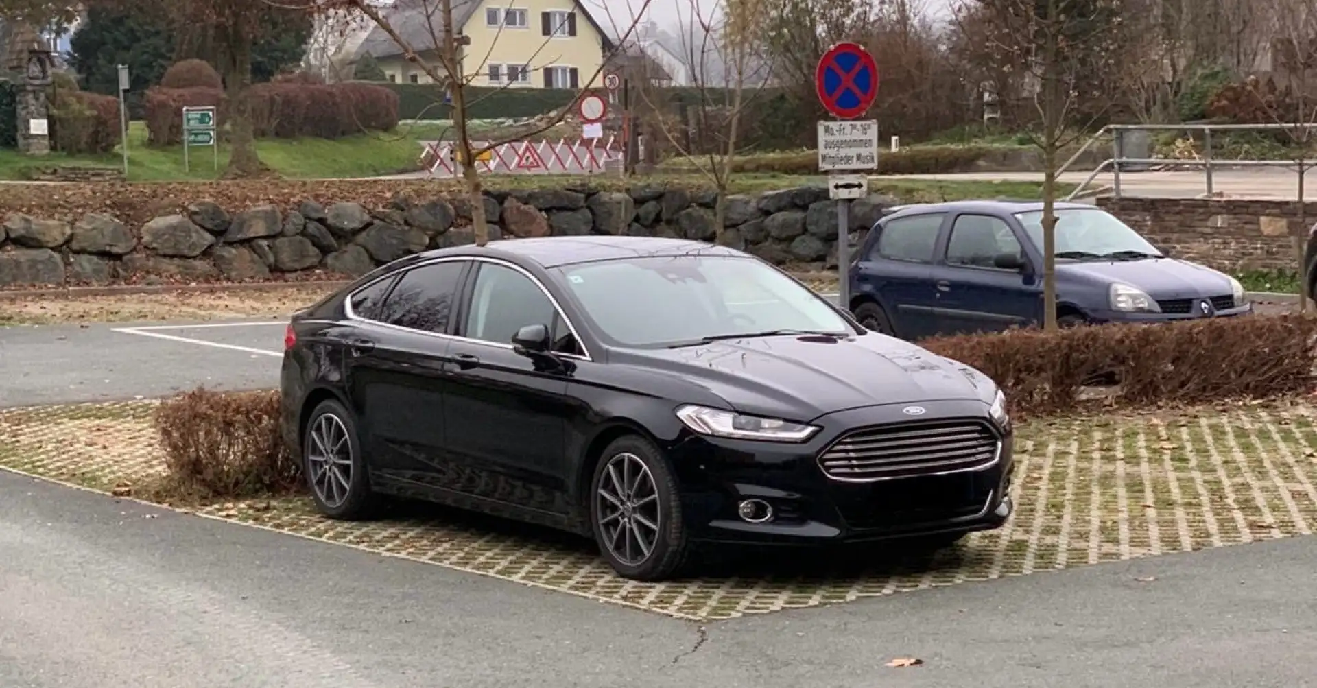 Ford Mondeo TITANIUM 2.0 Schwarz - 1