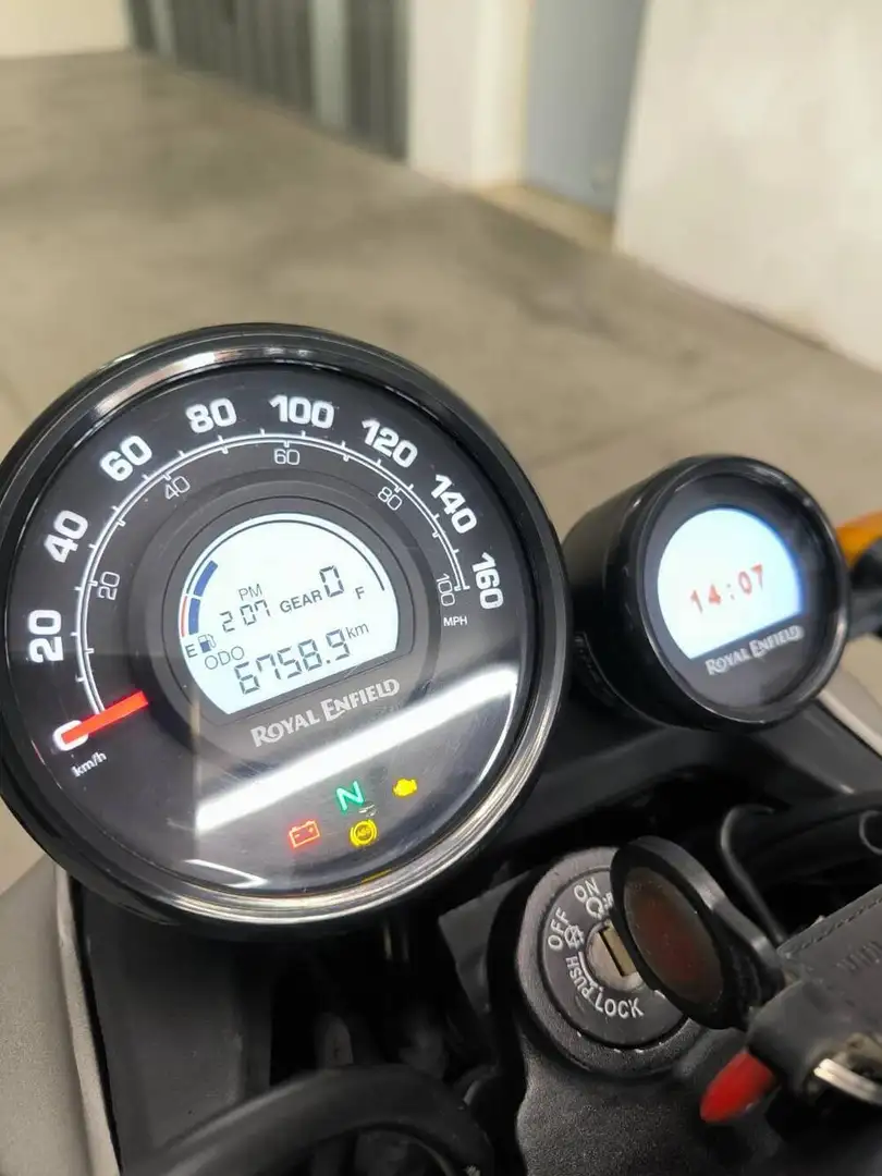 Royal Enfield Scram 411 Gris - 2