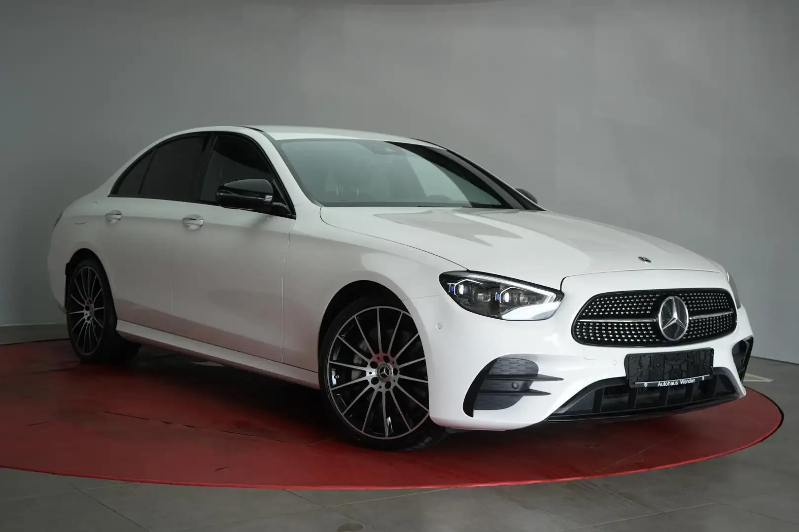 Mercedes-Benz E 400 d 4Matic 9G-Tronic AMG Navi/Leder/Temp/Kam Weiß - 1