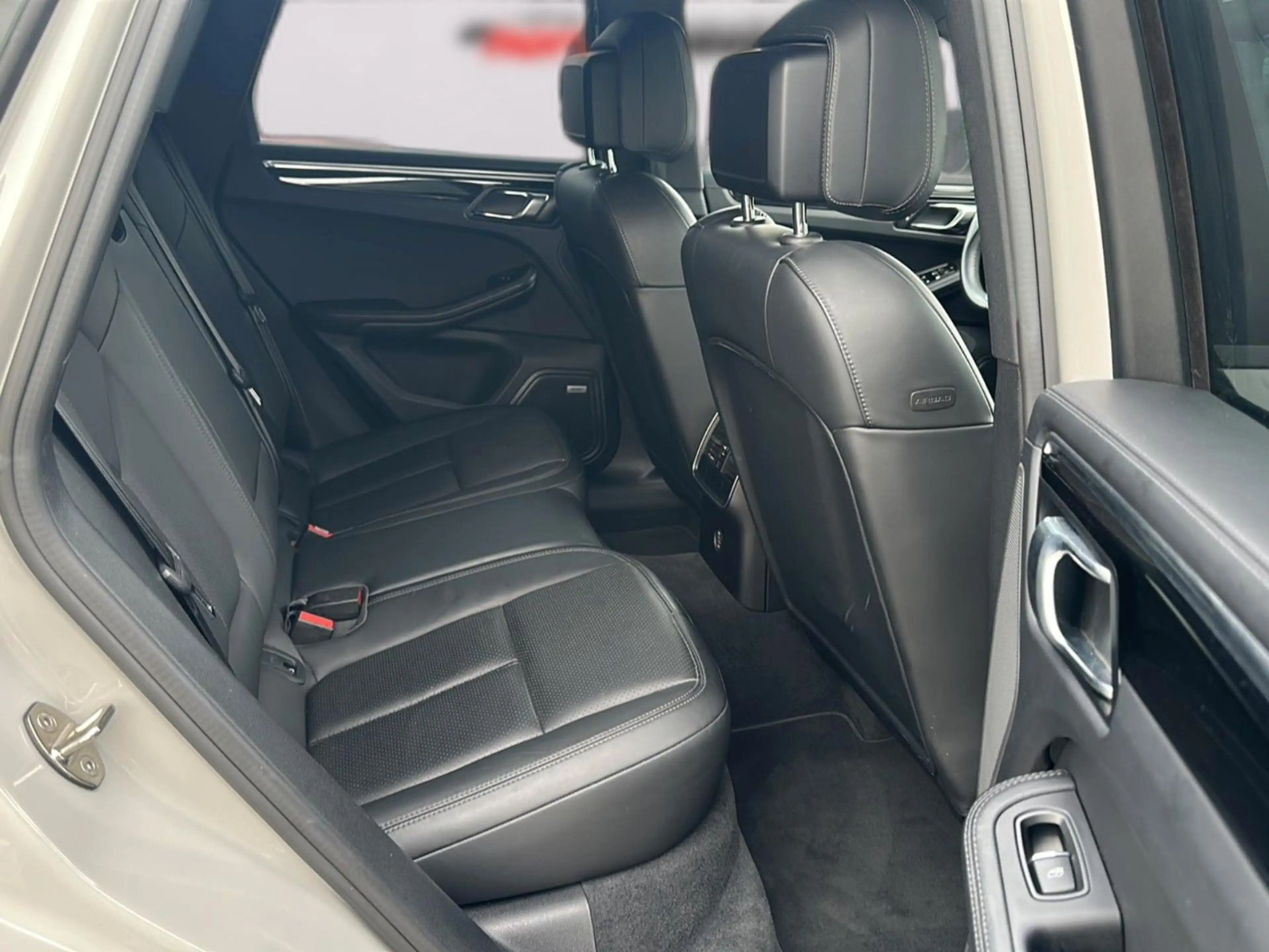 Porsche Macan °Bose°Lift°Keyless°Garantie°Tüv neu° — photo 11