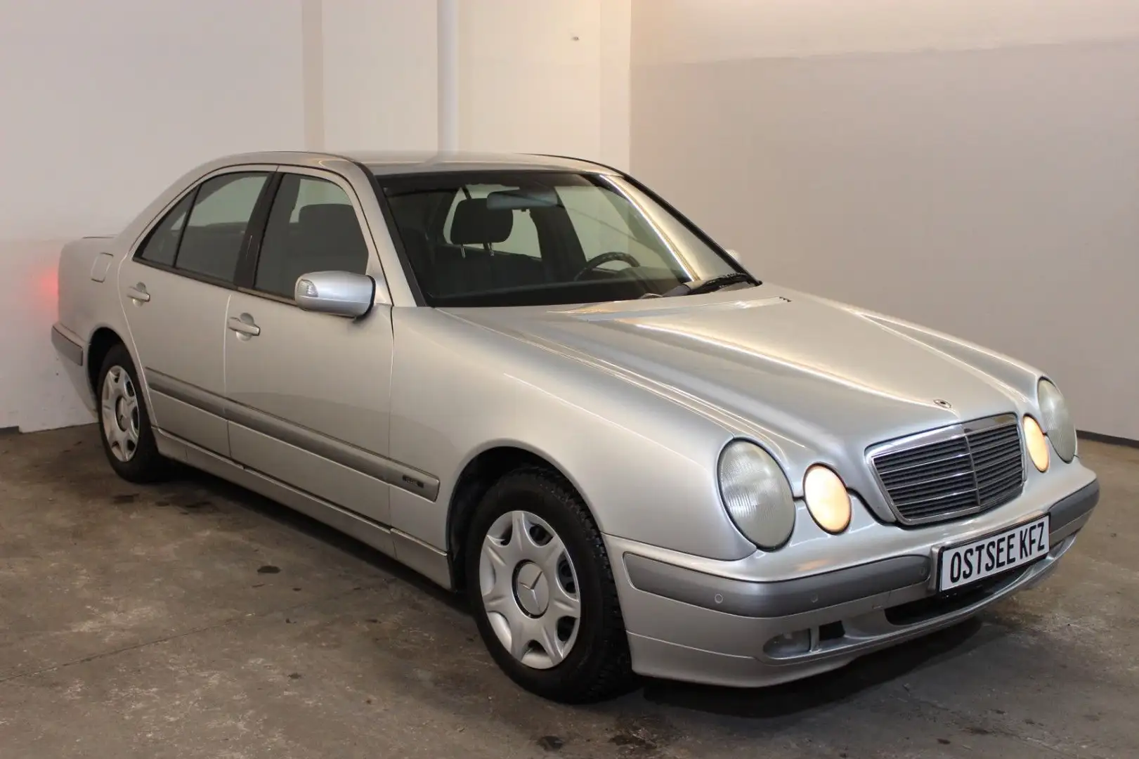 Mercedes-Benz E 220 CDI Euro4 aus 2.Hand, TÜV neu Srebrny - 1