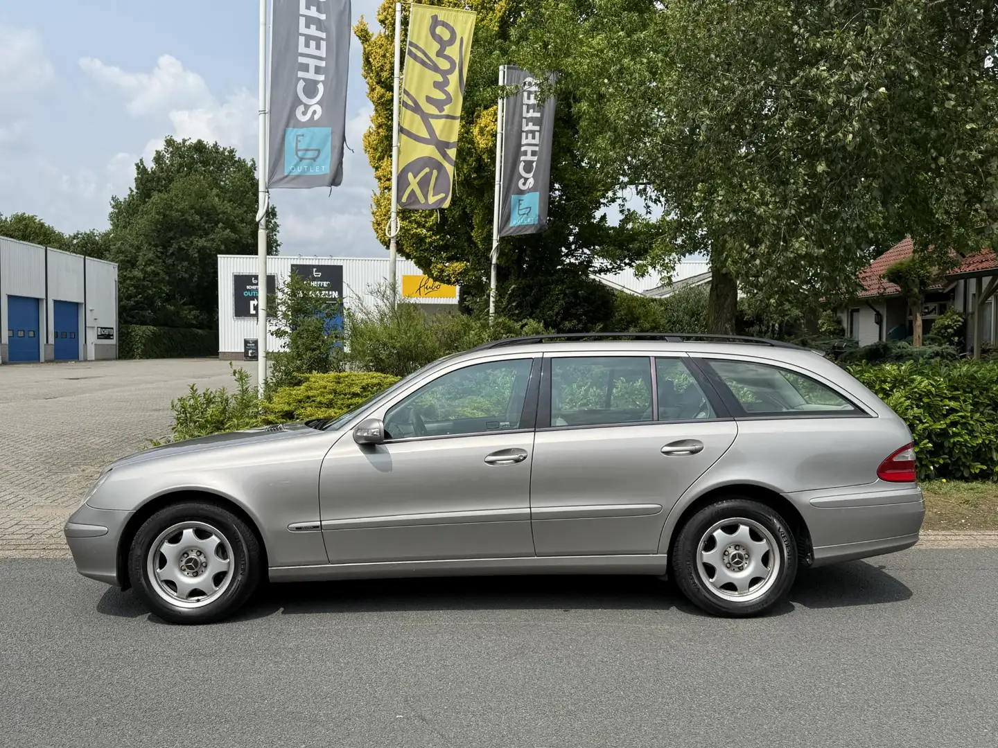 Mercedes-Benz E 320 Combi CDI 204PK Automaat•Schuifdak•Trekhaak Grey - 2