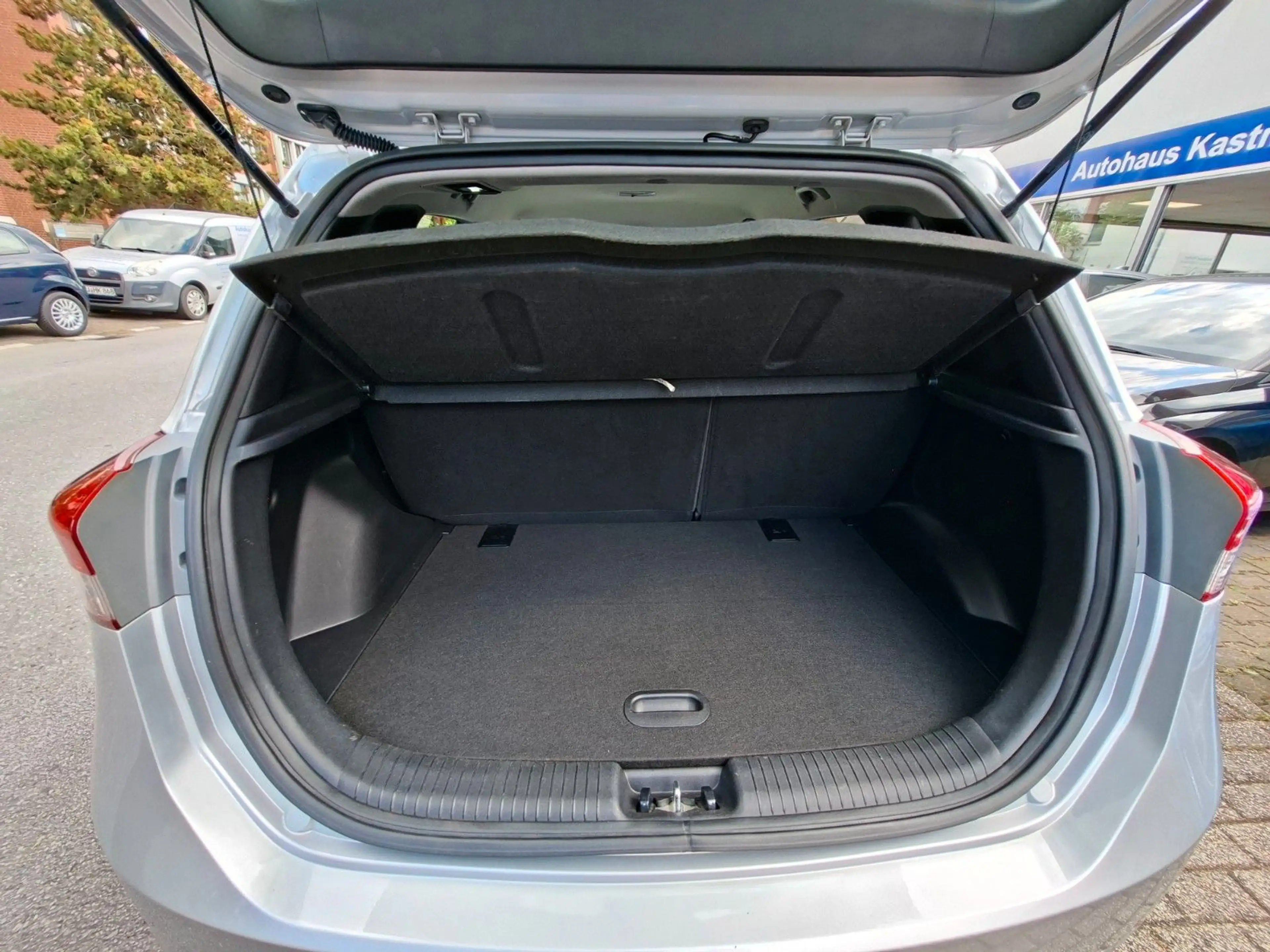 Hyundai iX20 1.6 Automatik Keyless Klimatronic Sitzhzg — photo 8