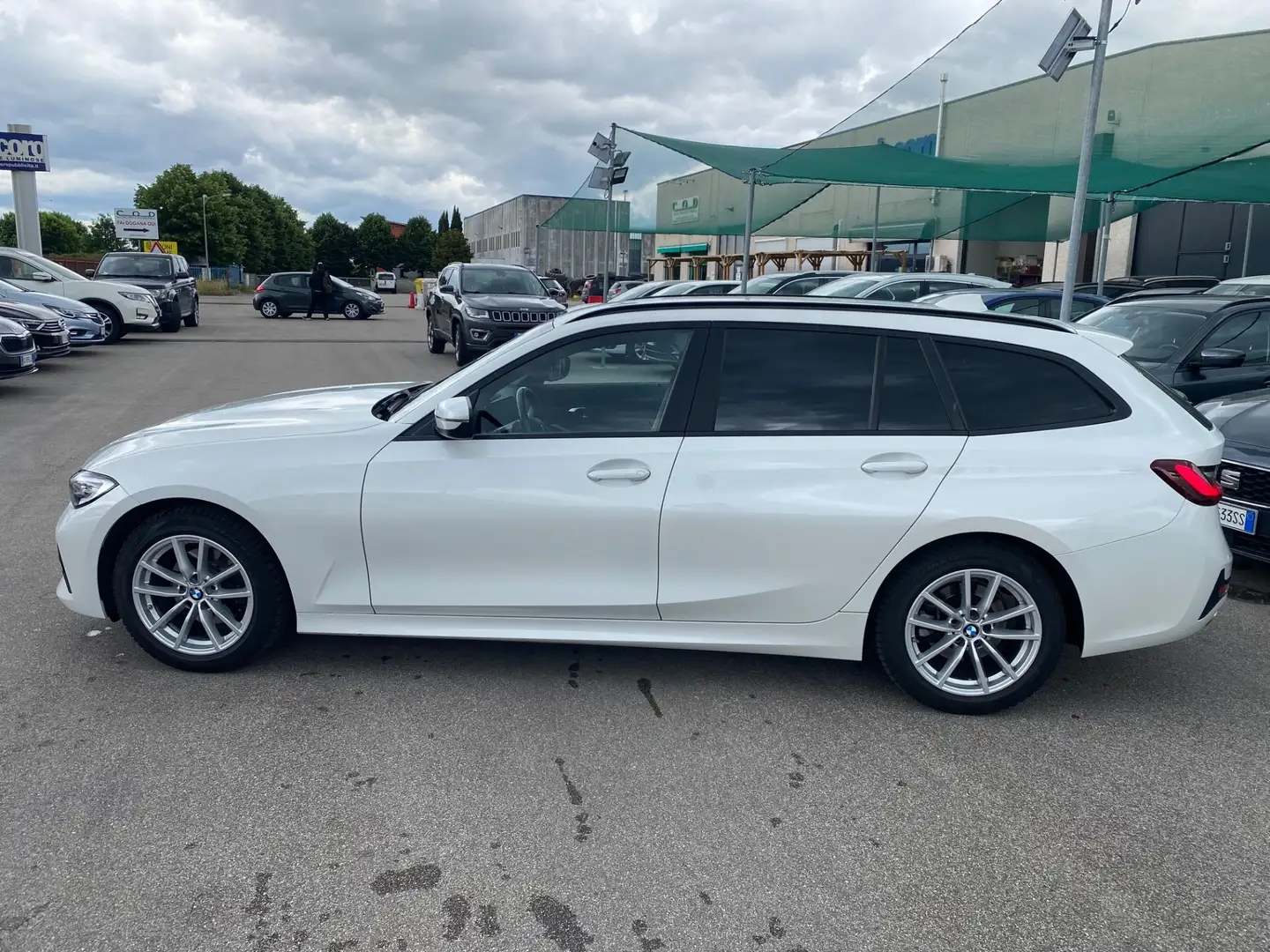 BMW 320 320d 48V xDrive Touring Business Advantage Bianco - 2