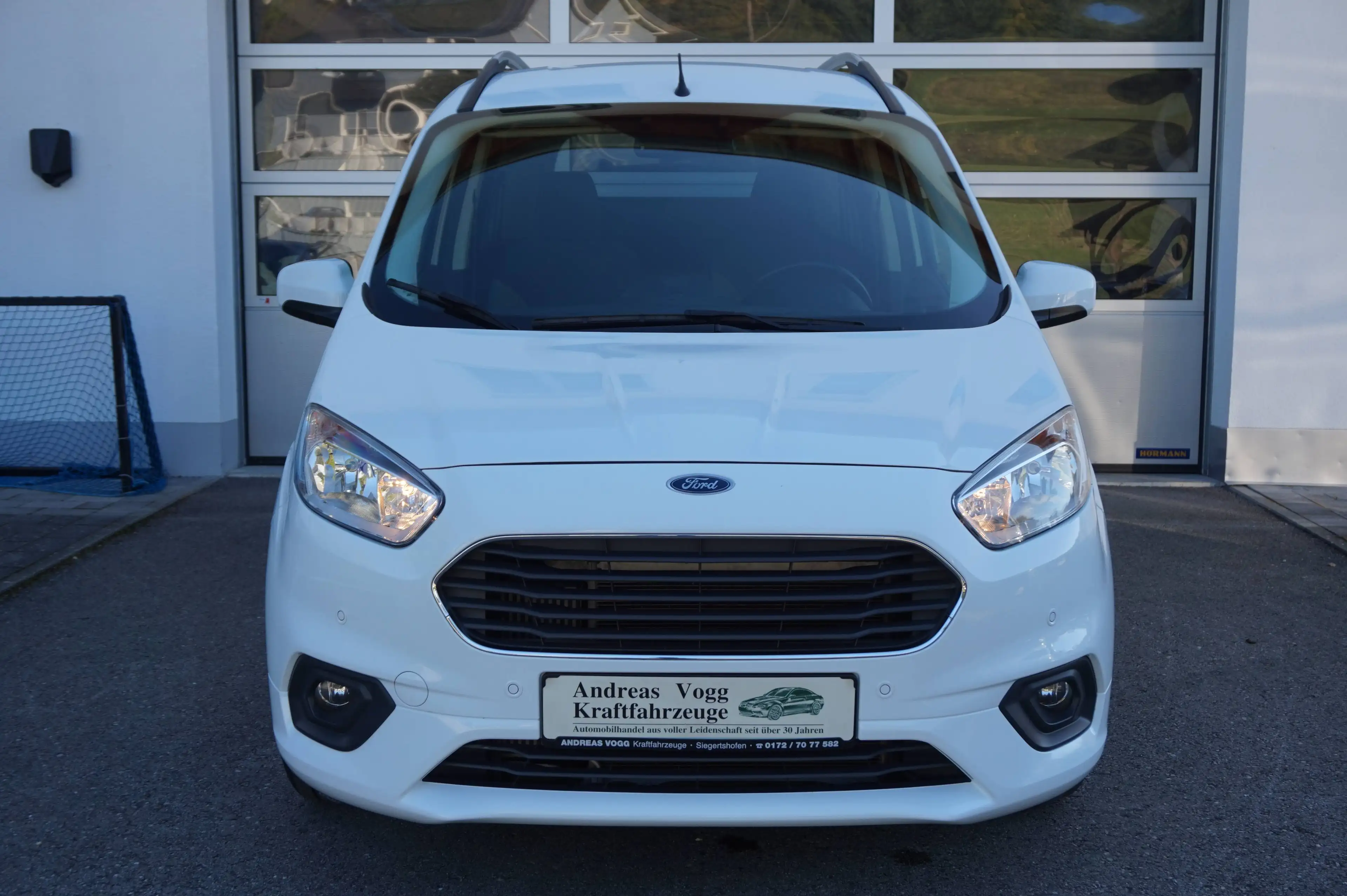 Ford Tourneo Courier 1,0l Titanium Sitzheizung Navi sehr gepflegt wenig Kilometer — photo 2