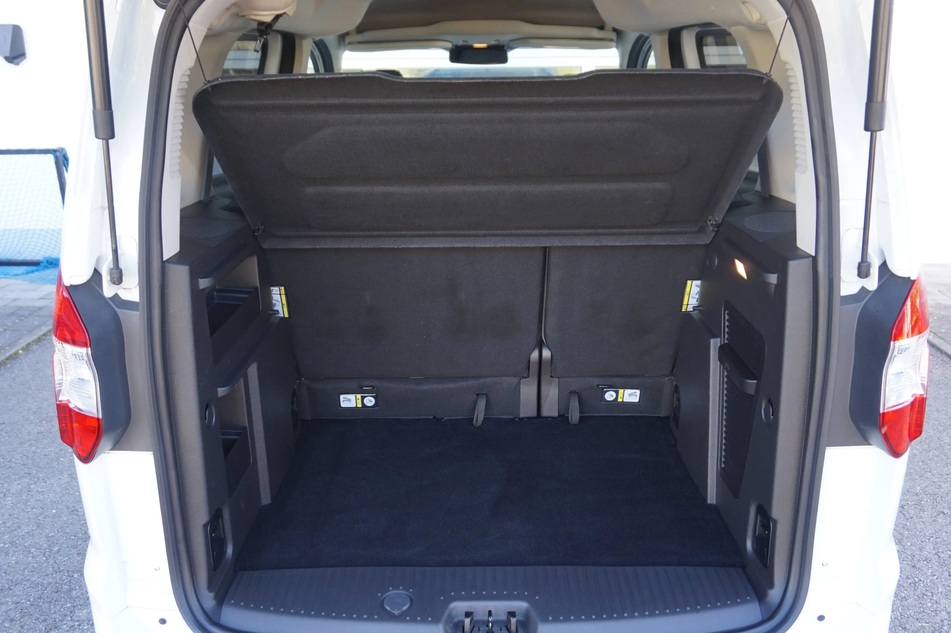 Ford Tourneo Courier 1,0l Titanium Sitzheizung Navi sehr gepflegt wenig Kilometer — photo 14