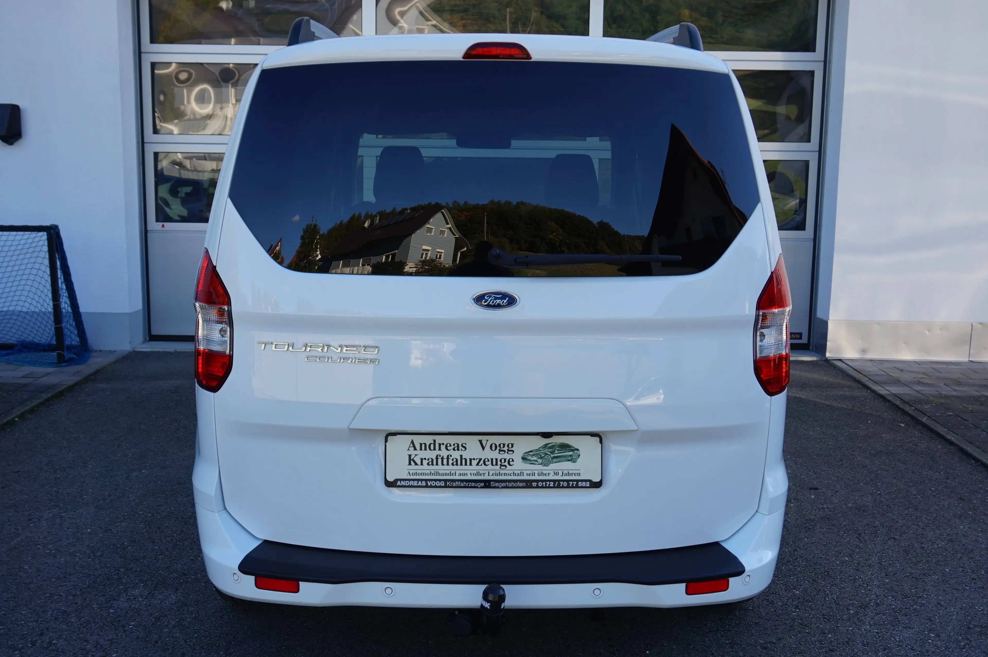 Ford Tourneo Courier 1,0l Titanium Sitzheizung Navi sehr gepflegt wenig Kilometer — photo 5
