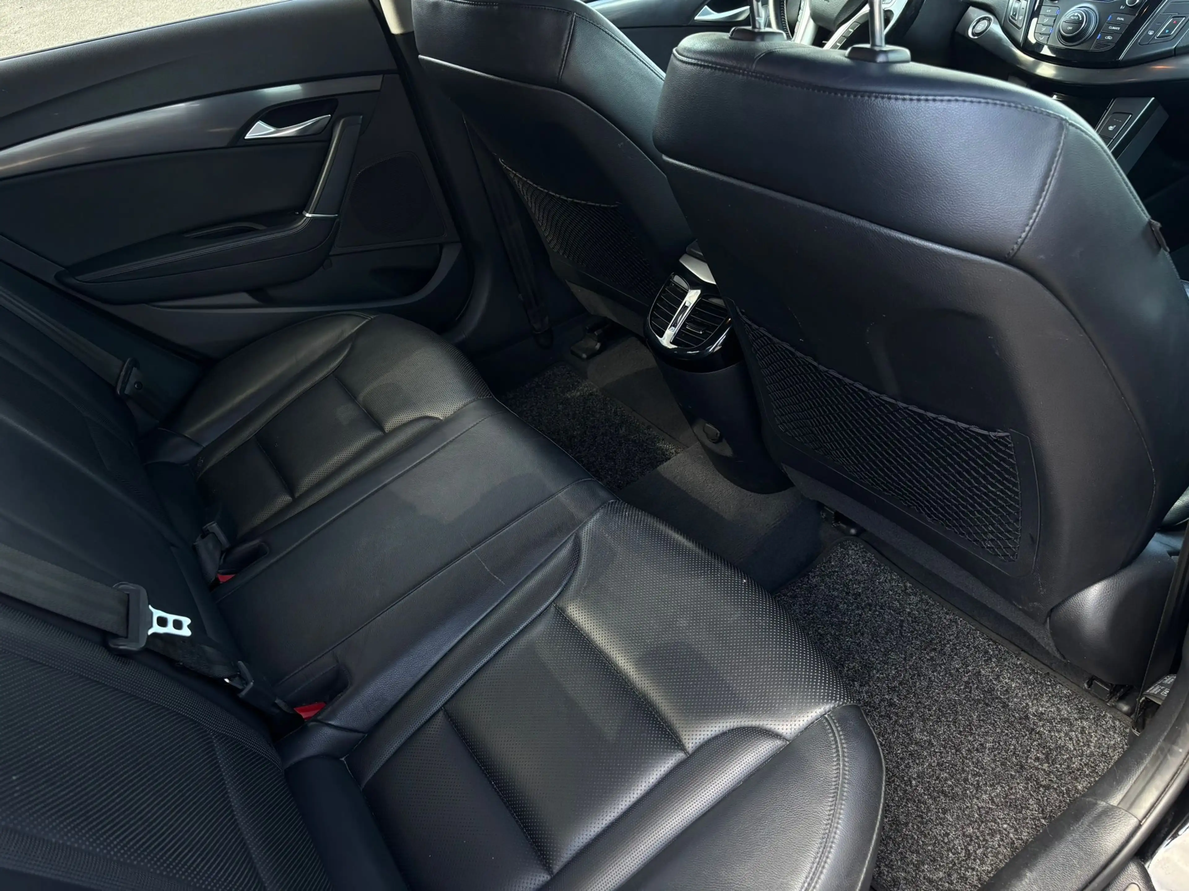 Hyundai i40 Hyundai i40 1.6 Essence Airco GPS — photo 13