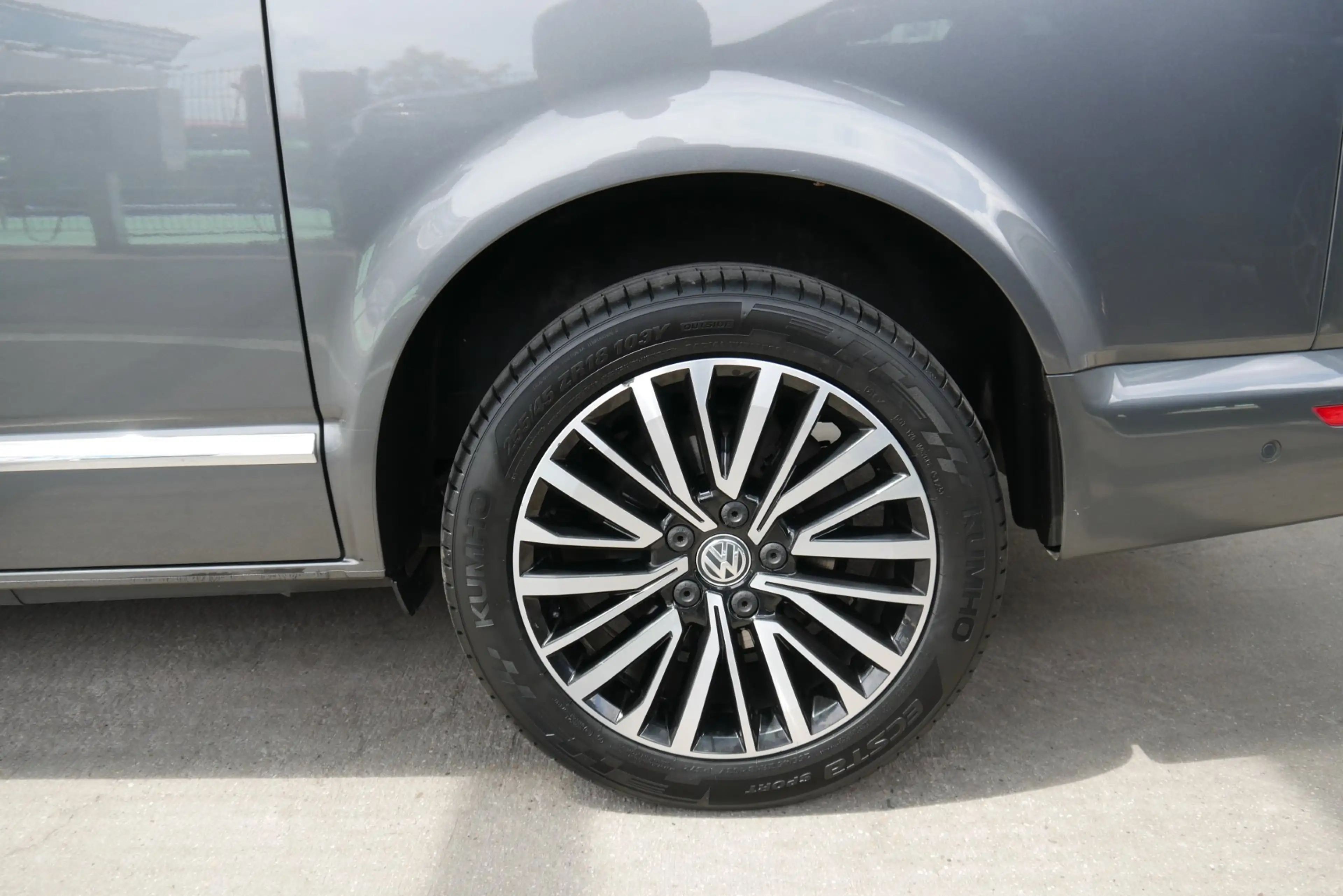 Volkswagen LT Multivan Cruise 2,0 TDI 4Motion DSG *Cruise/7-Sitze/AHK/Navi/ACC/LED* — photo 4
