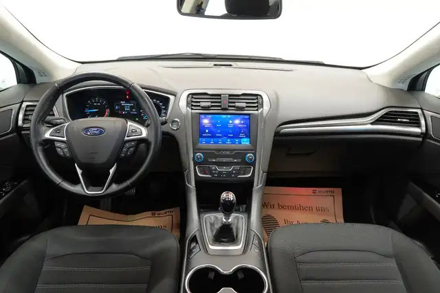 Ford Mondeo view 22