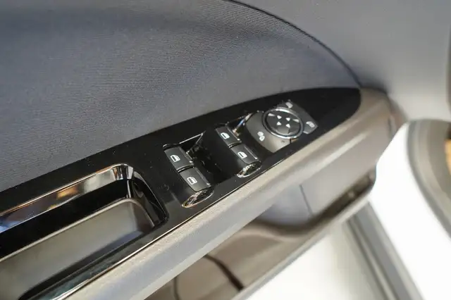 Ford Mondeo view 15