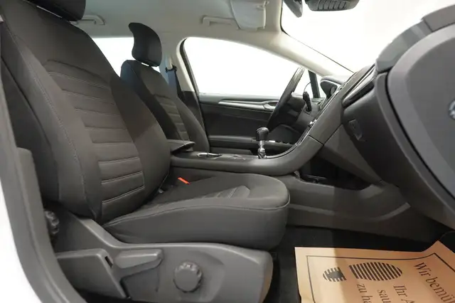 Ford Mondeo view 20