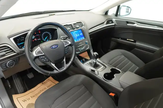 Ford Mondeo view 14