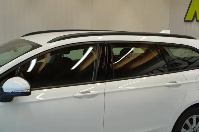 Ford Mondeo view 12