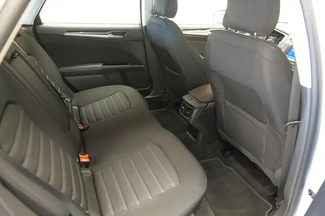 Ford Mondeo view 21