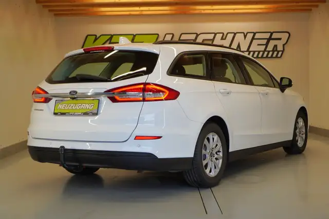 Ford Mondeo view 4