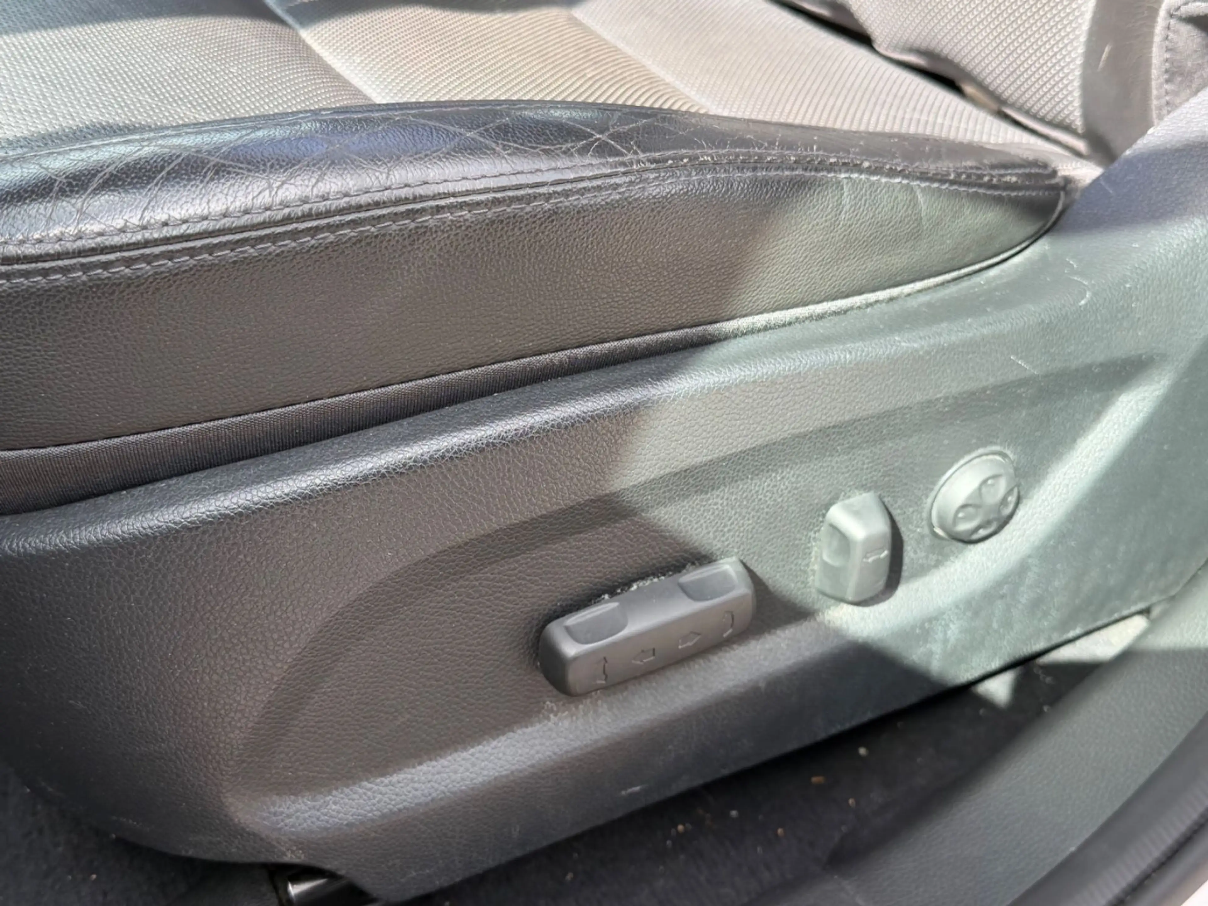 Hyundai SANTA FE Premium 4WD — photo 11