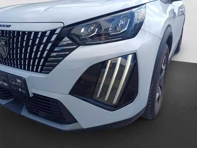 Peugeot 2008 view 9