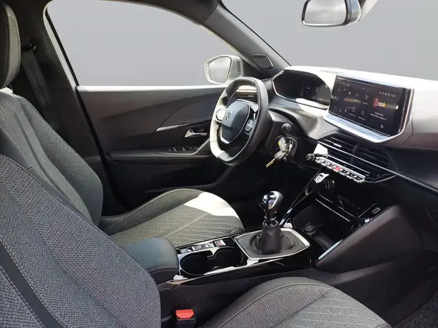 Peugeot 2008 view 11