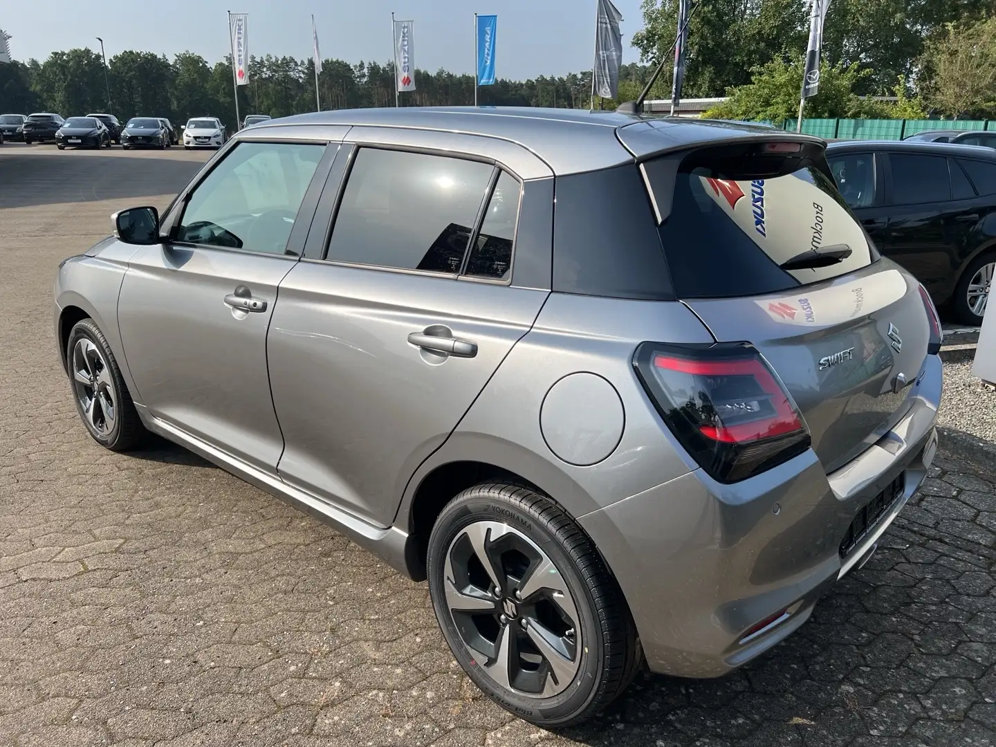 Suzuki Swift 1.2 5D DUALJET HYBRID Comfort+ Silber - 2