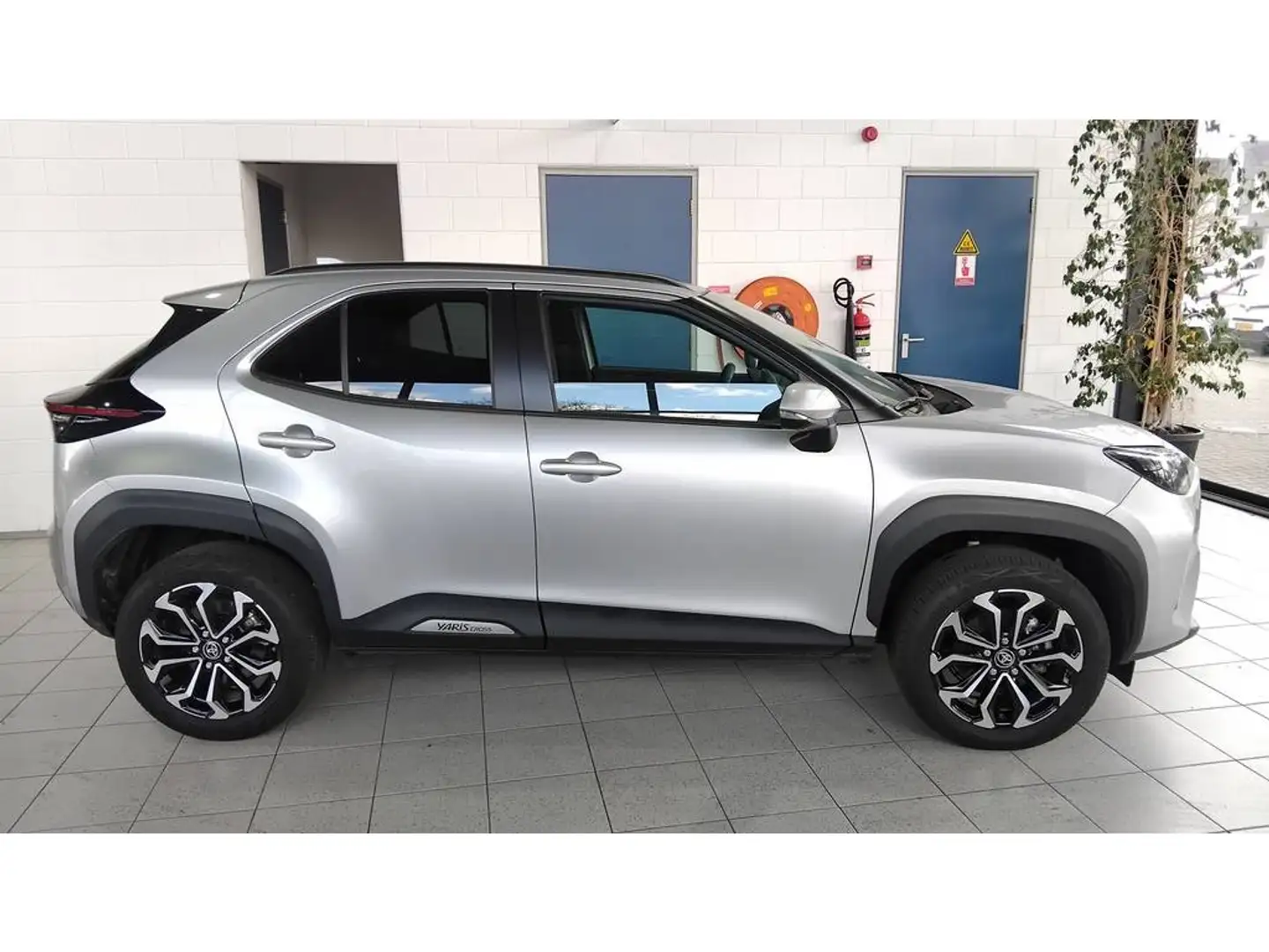 Toyota Yaris Cross 1.5 Style | Parksens achter | Panodak | Stoel en s Zilver - 2