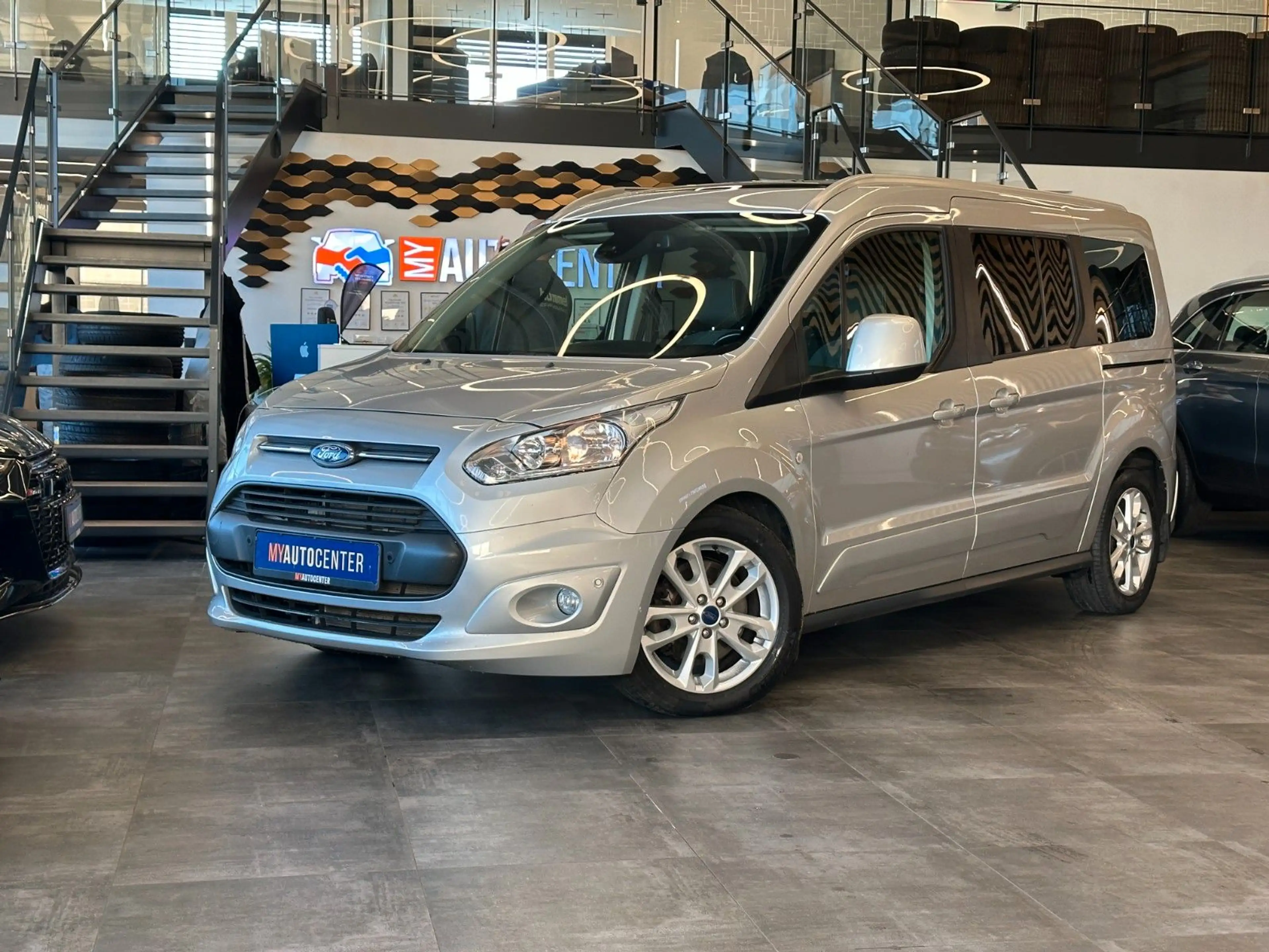 Ford Tourneo Connect Grand *PANO*SZHZ*TEMPO*NAVI*PDC*KAMERA*
