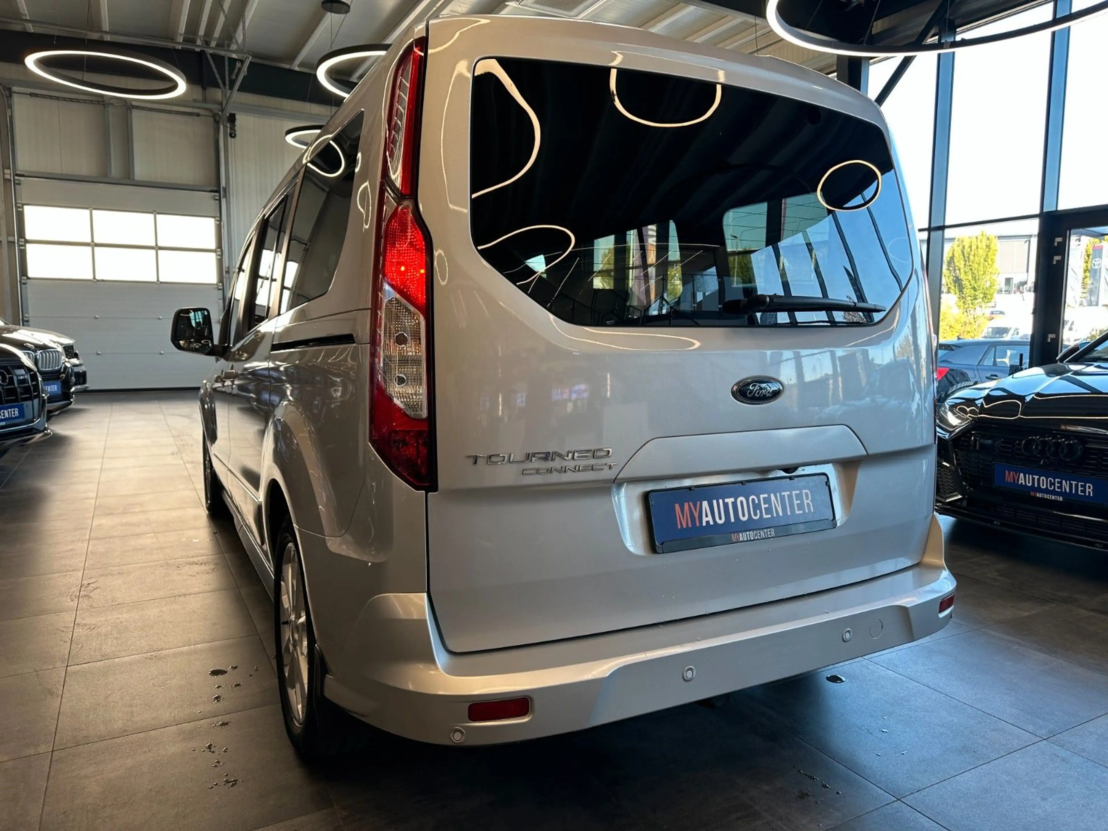Ford Tourneo Connect Grand *PANO*SZHZ*TEMPO*NAVI*PDC*KAMERA* — photo 5