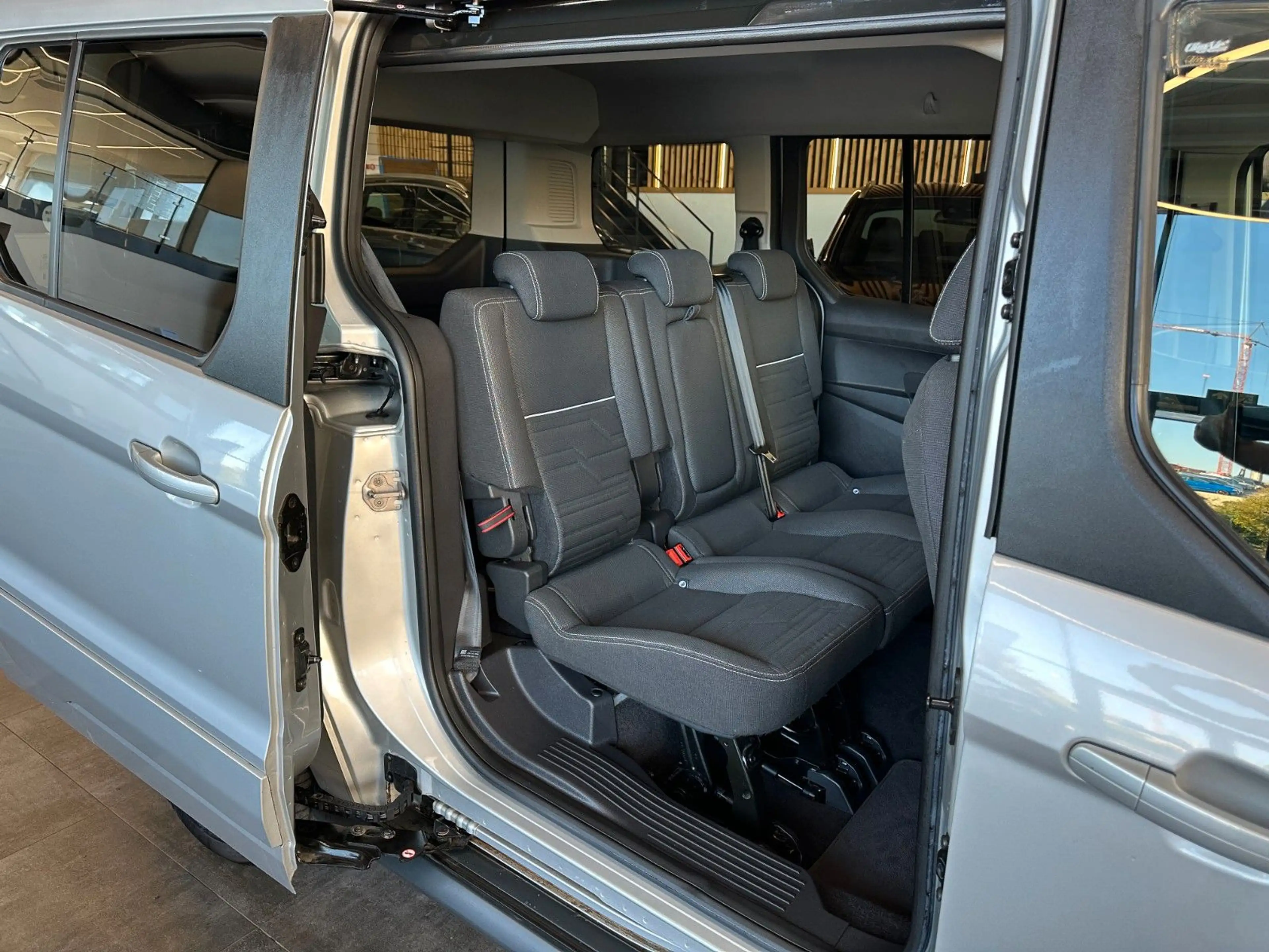 Ford Tourneo Connect Grand *PANO*SZHZ*TEMPO*NAVI*PDC*KAMERA* — photo 8