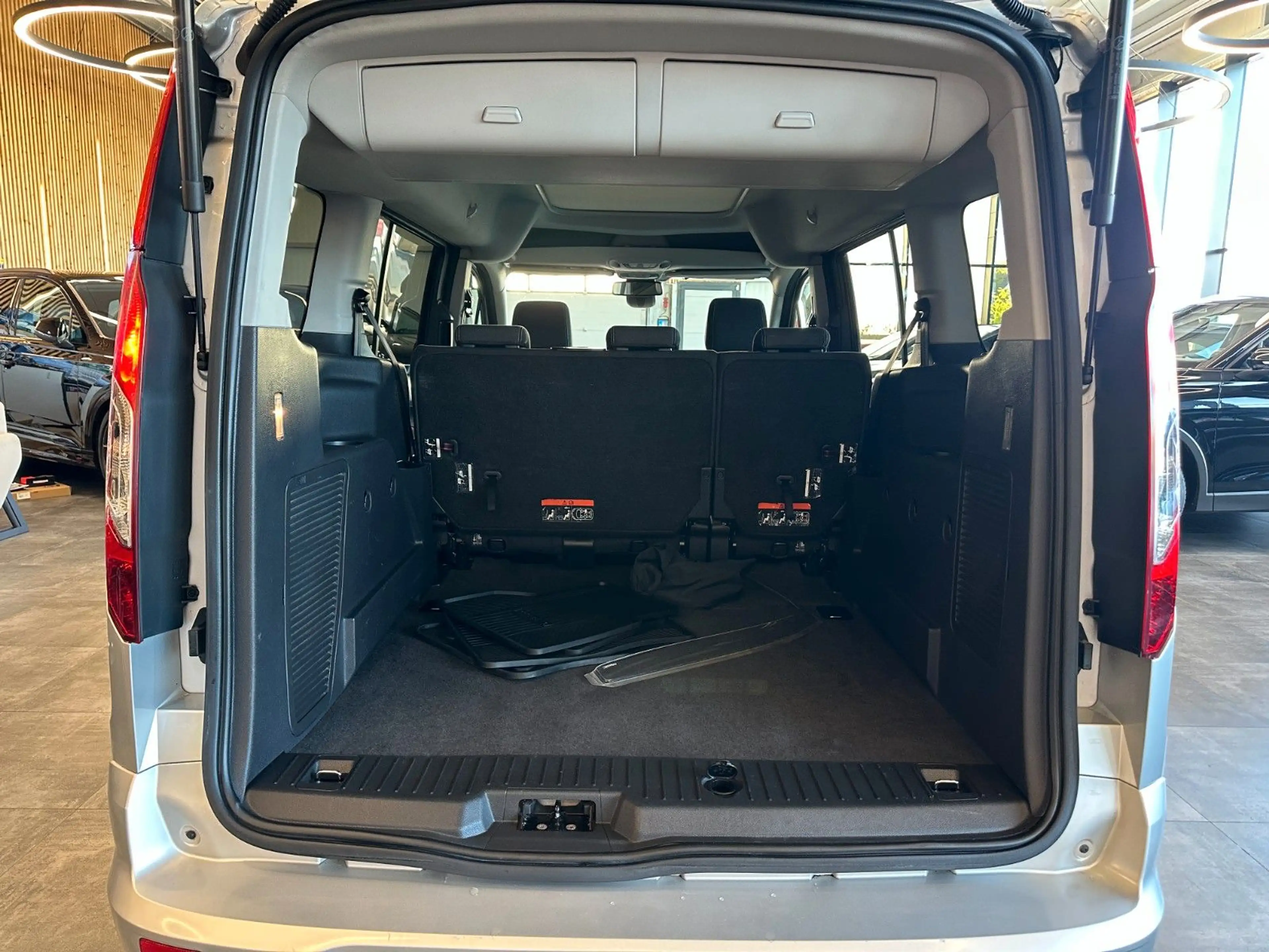 Ford Tourneo Connect Grand *PANO*SZHZ*TEMPO*NAVI*PDC*KAMERA* — photo 6