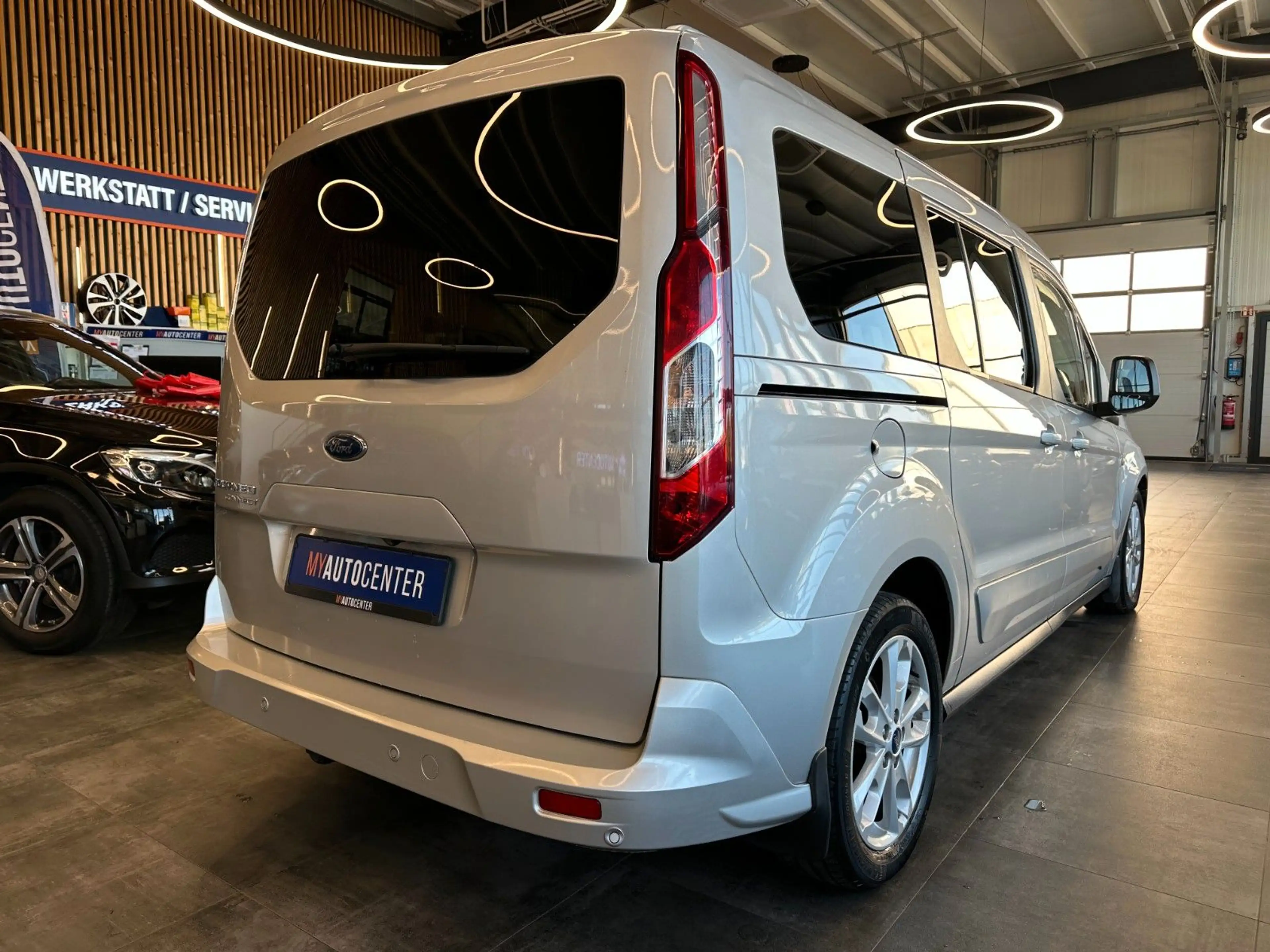 Ford Tourneo Connect Grand *PANO*SZHZ*TEMPO*NAVI*PDC*KAMERA* — photo 2
