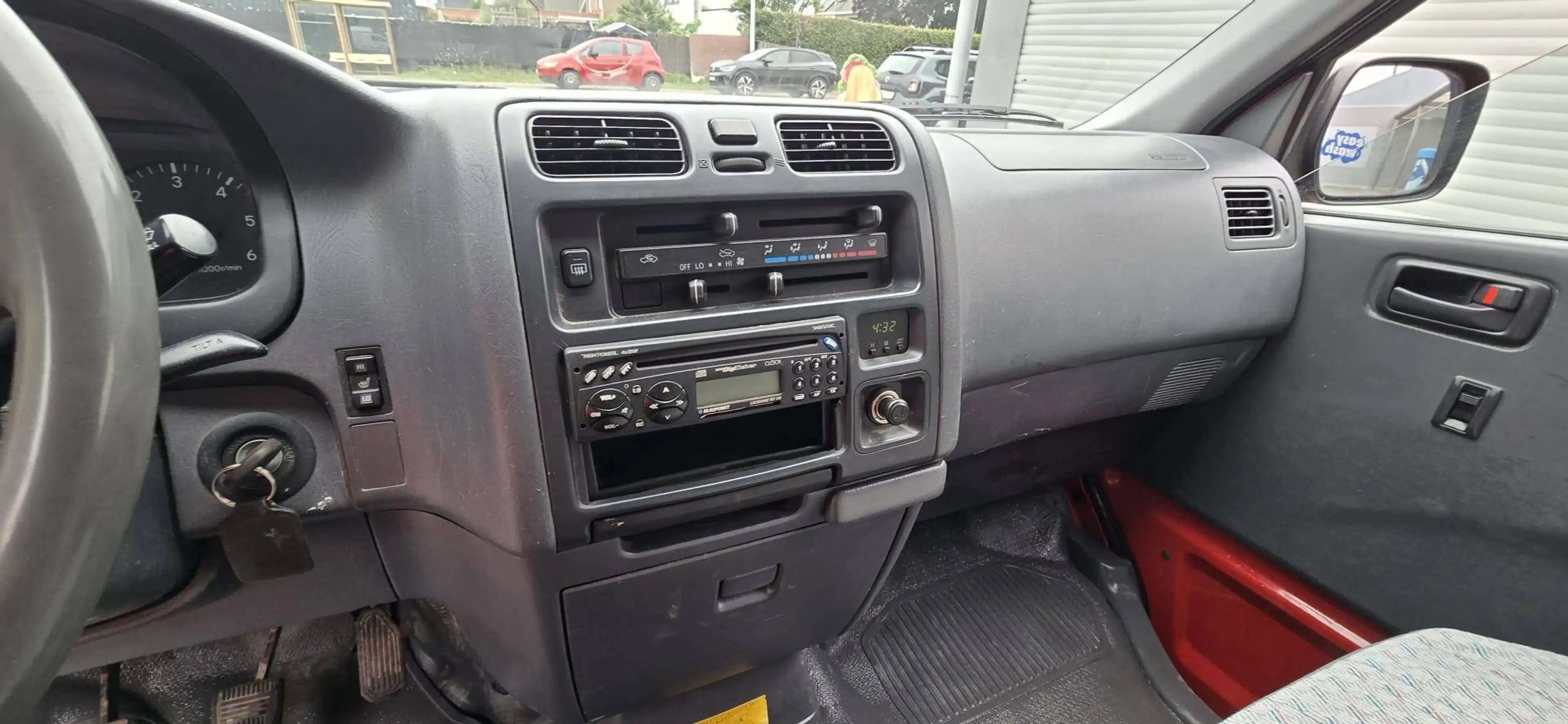Toyota Hiace 2.5 Turbo D4D LX 4x4 (Hayon/Achterklep) — photo 12