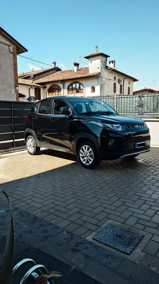 Mahindra KUV100 K6 - 1