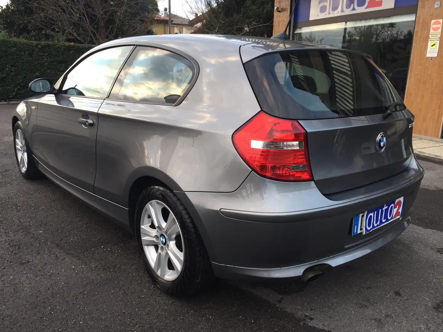BMW 118 Serie 1 118i 3p Attiva Grigio - 2