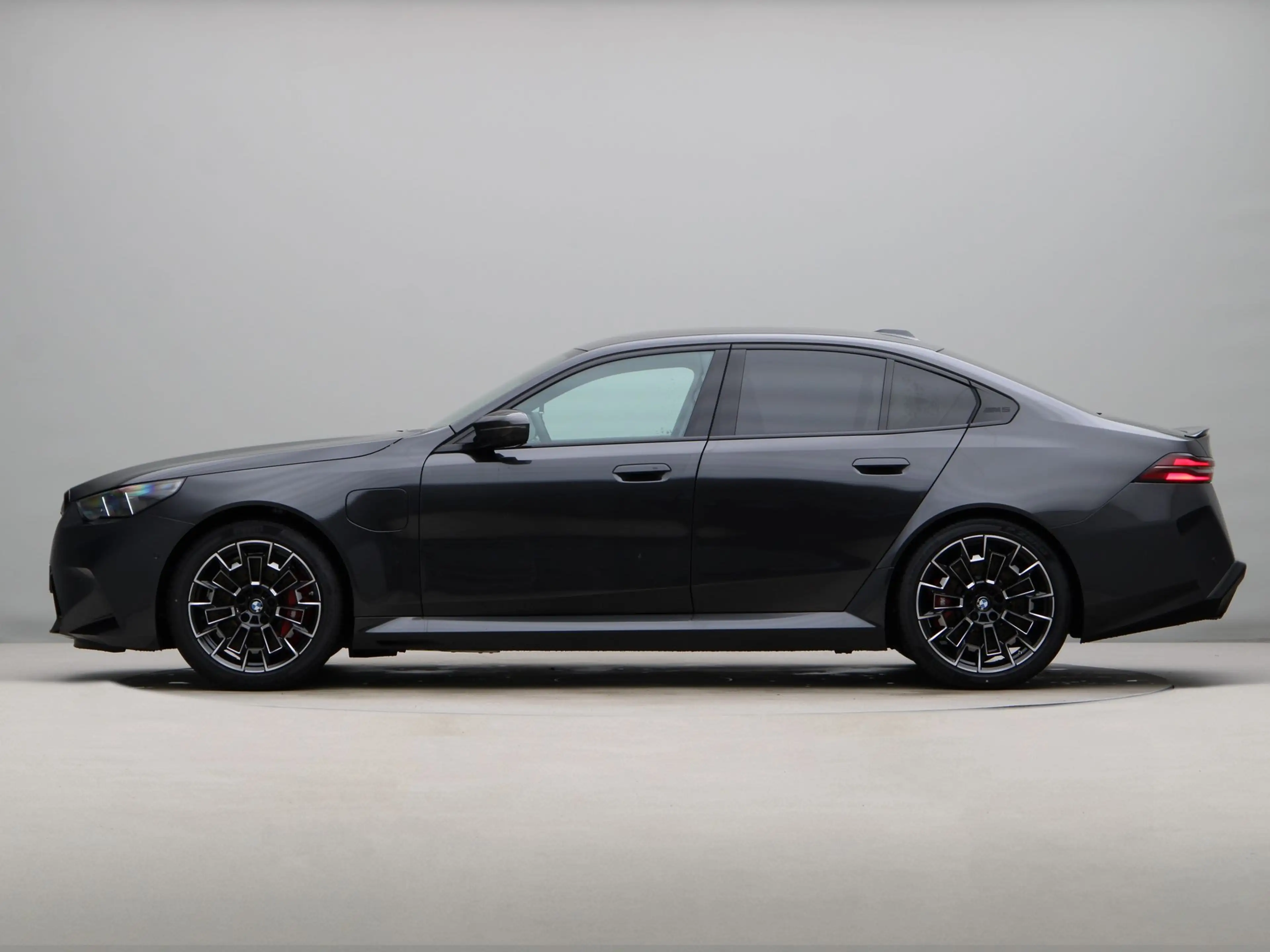 BMW M5 Sedan — photo 8