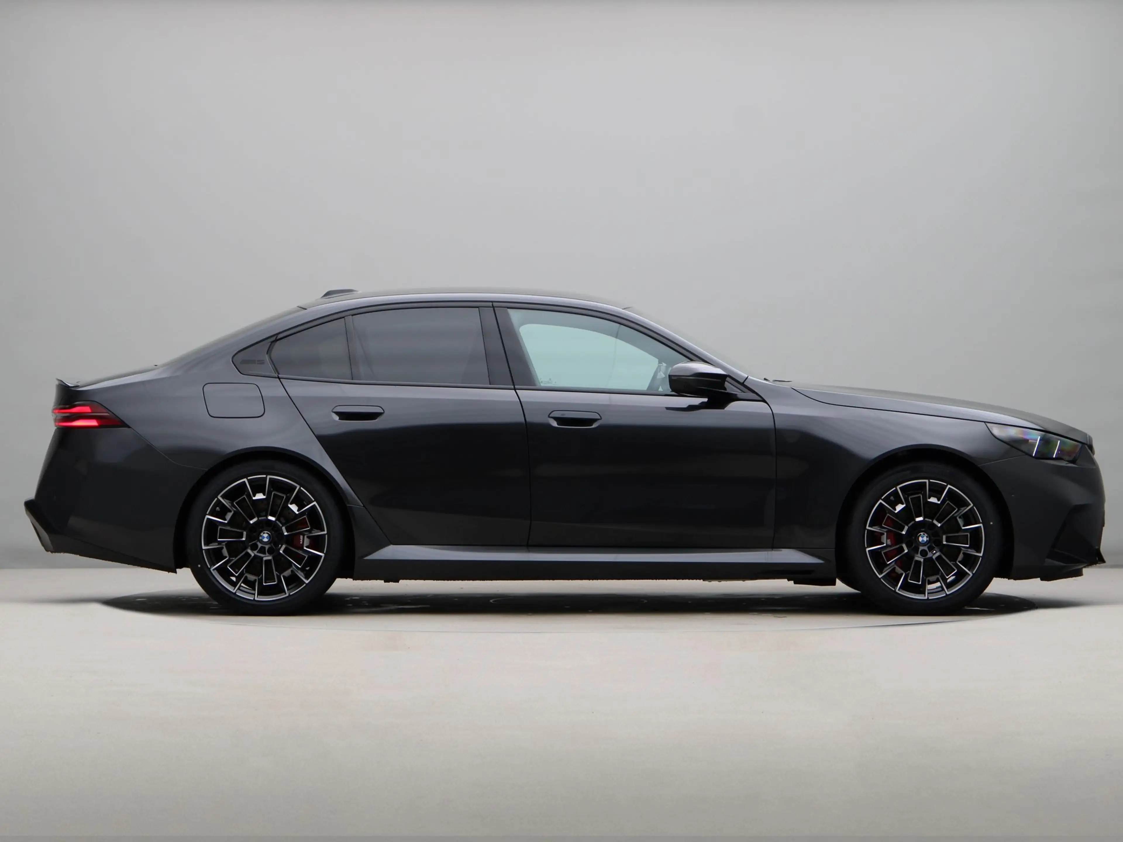 BMW M5 Sedan — photo 4