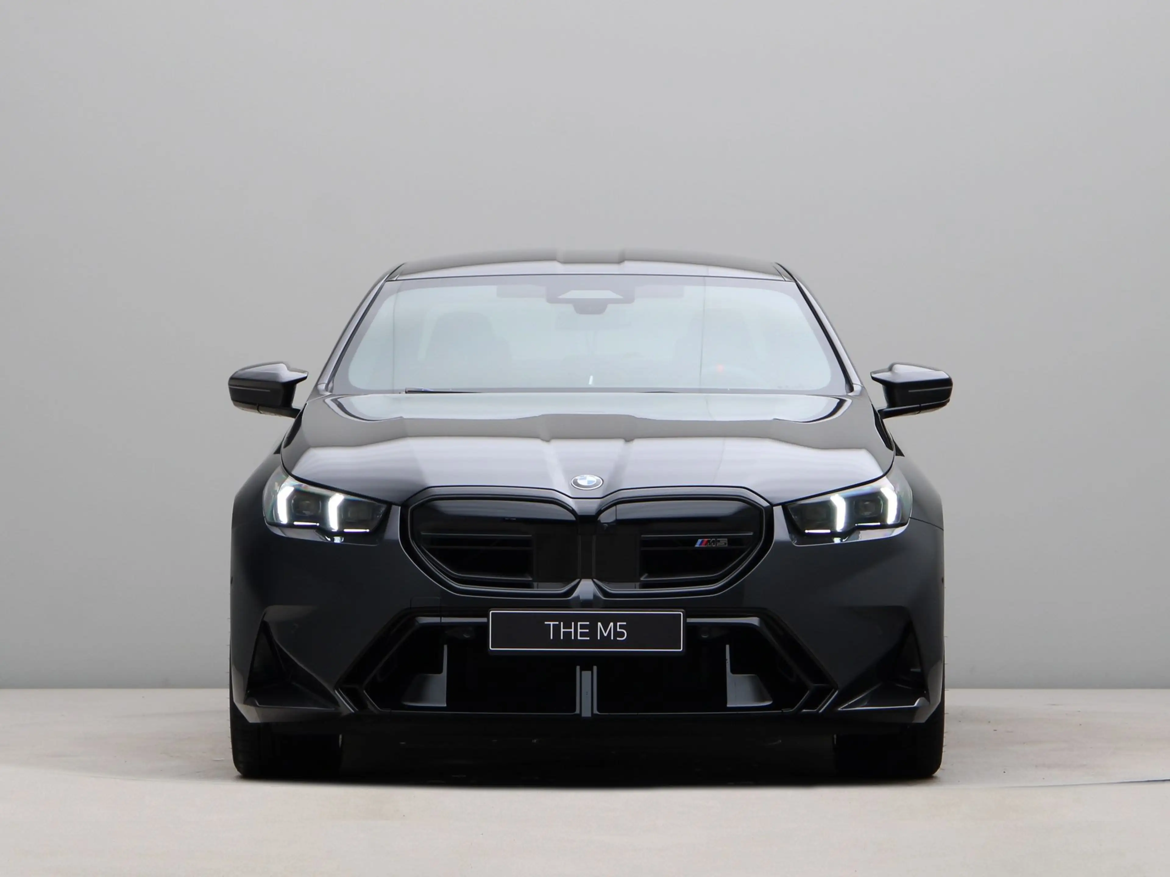 BMW M5 Sedan — photo 2