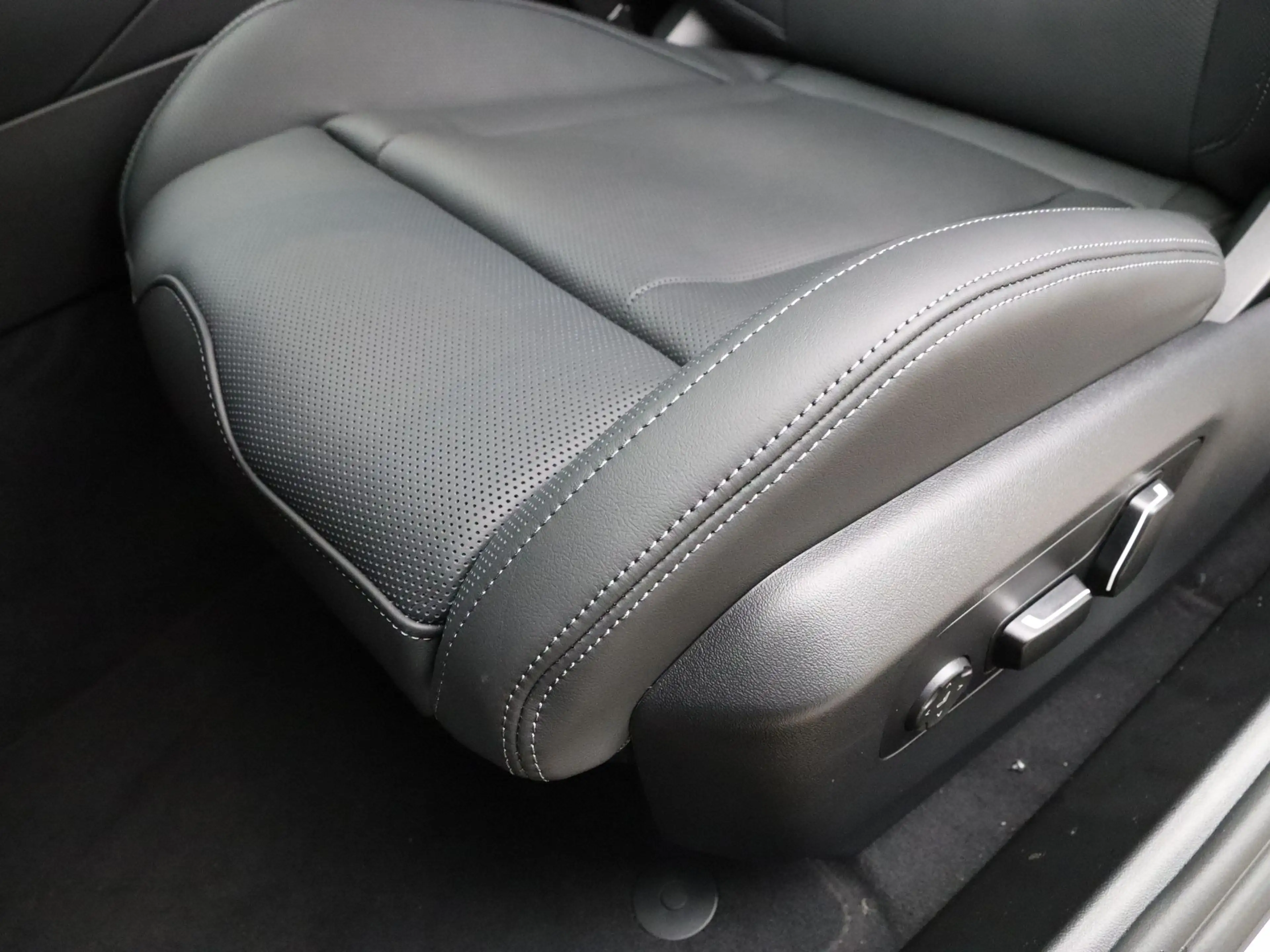 BMW M5 Sedan — photo 15