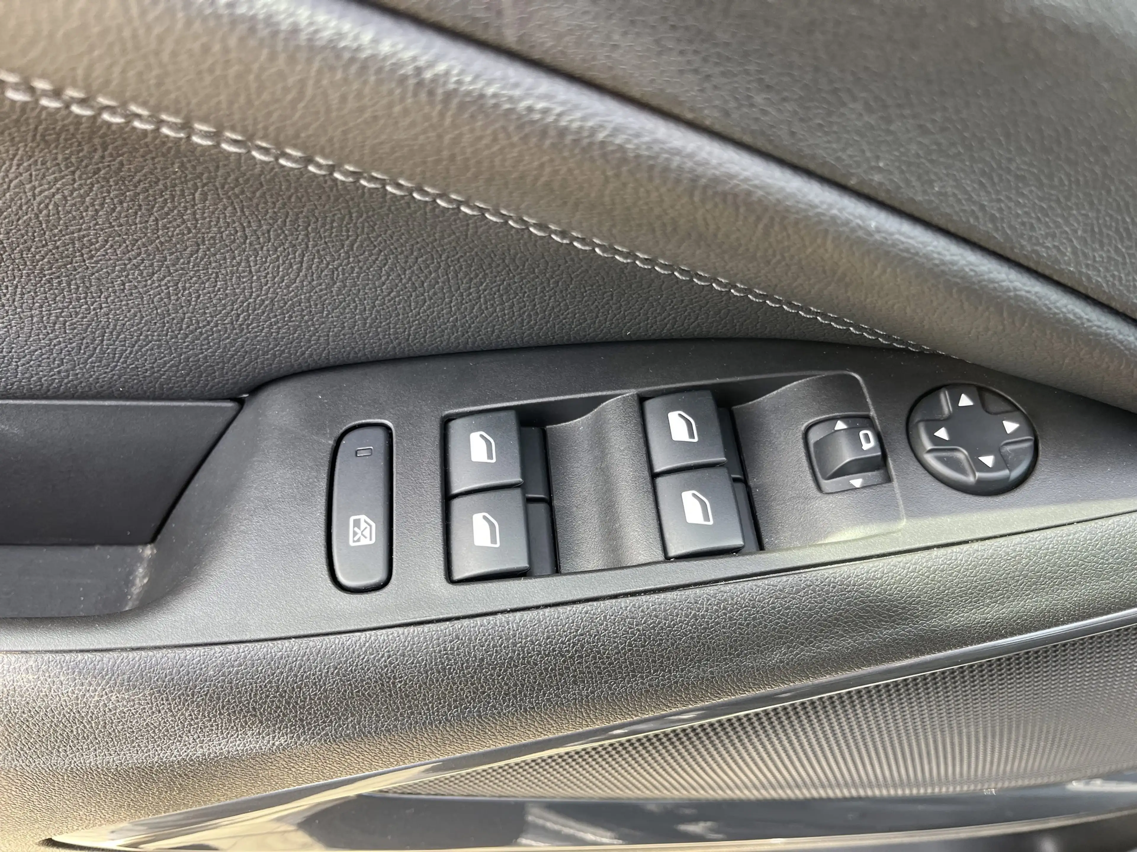 Opel Crossland 1.2 Turbo Elegance LED+SHZ+2xKlima — photo 14