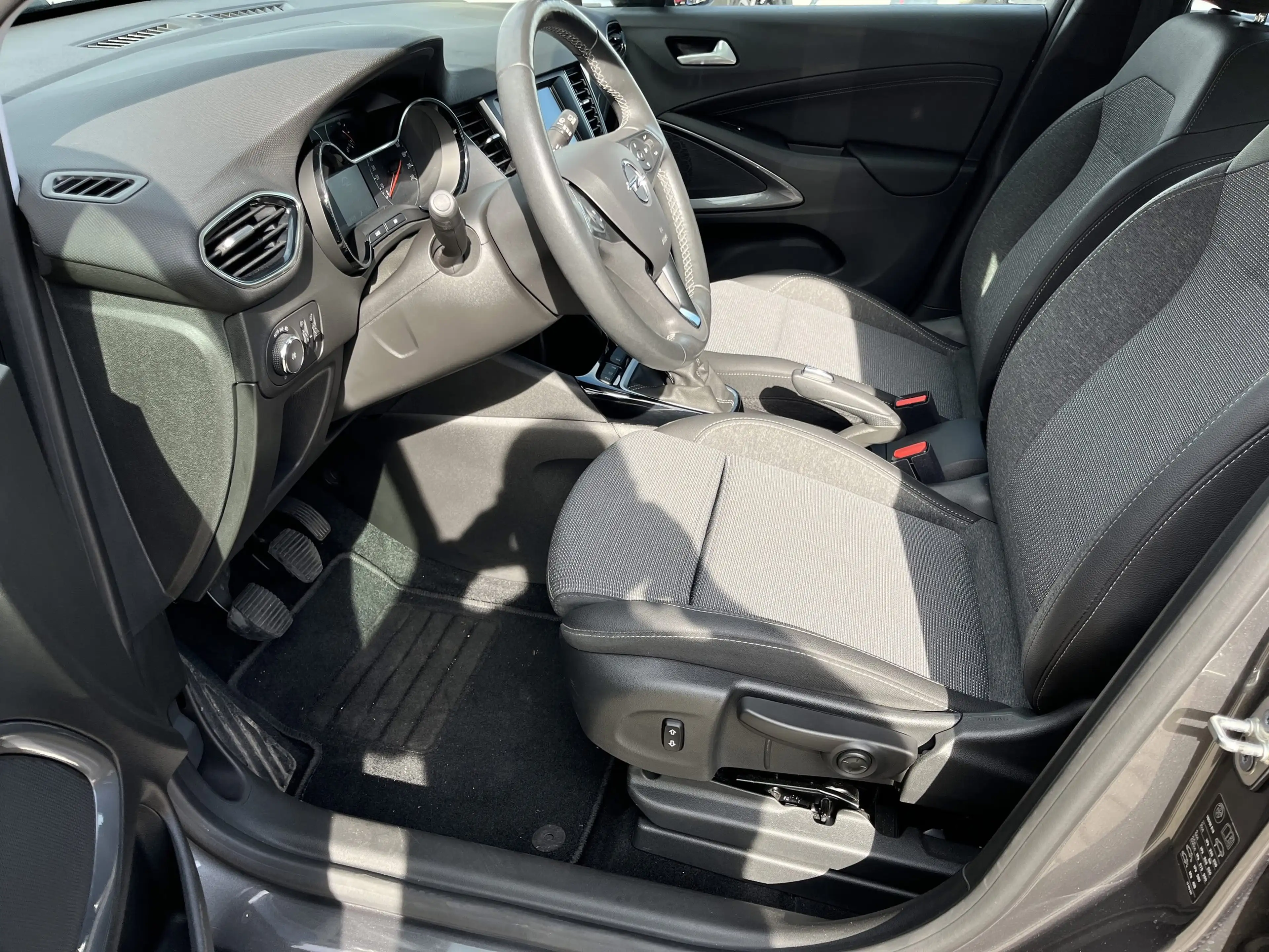 Opel Crossland 1.2 Turbo Elegance LED+SHZ+2xKlima — photo 13