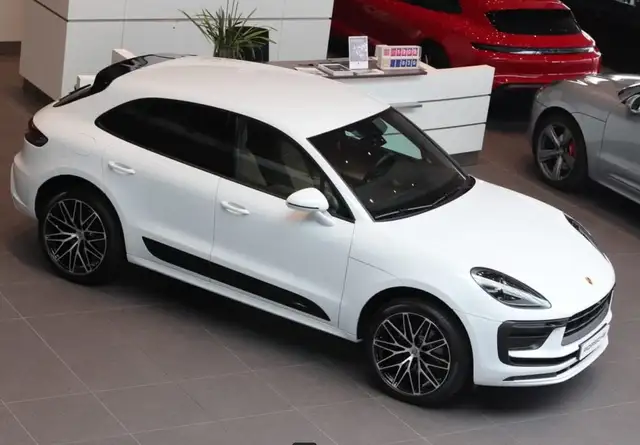 Porsche Macan view 2