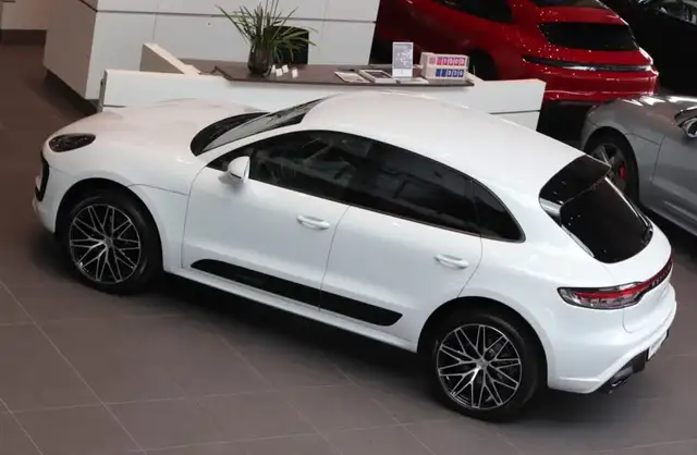 Porsche Macan view 13