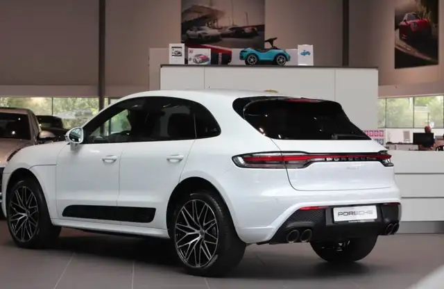 Porsche Macan view 4